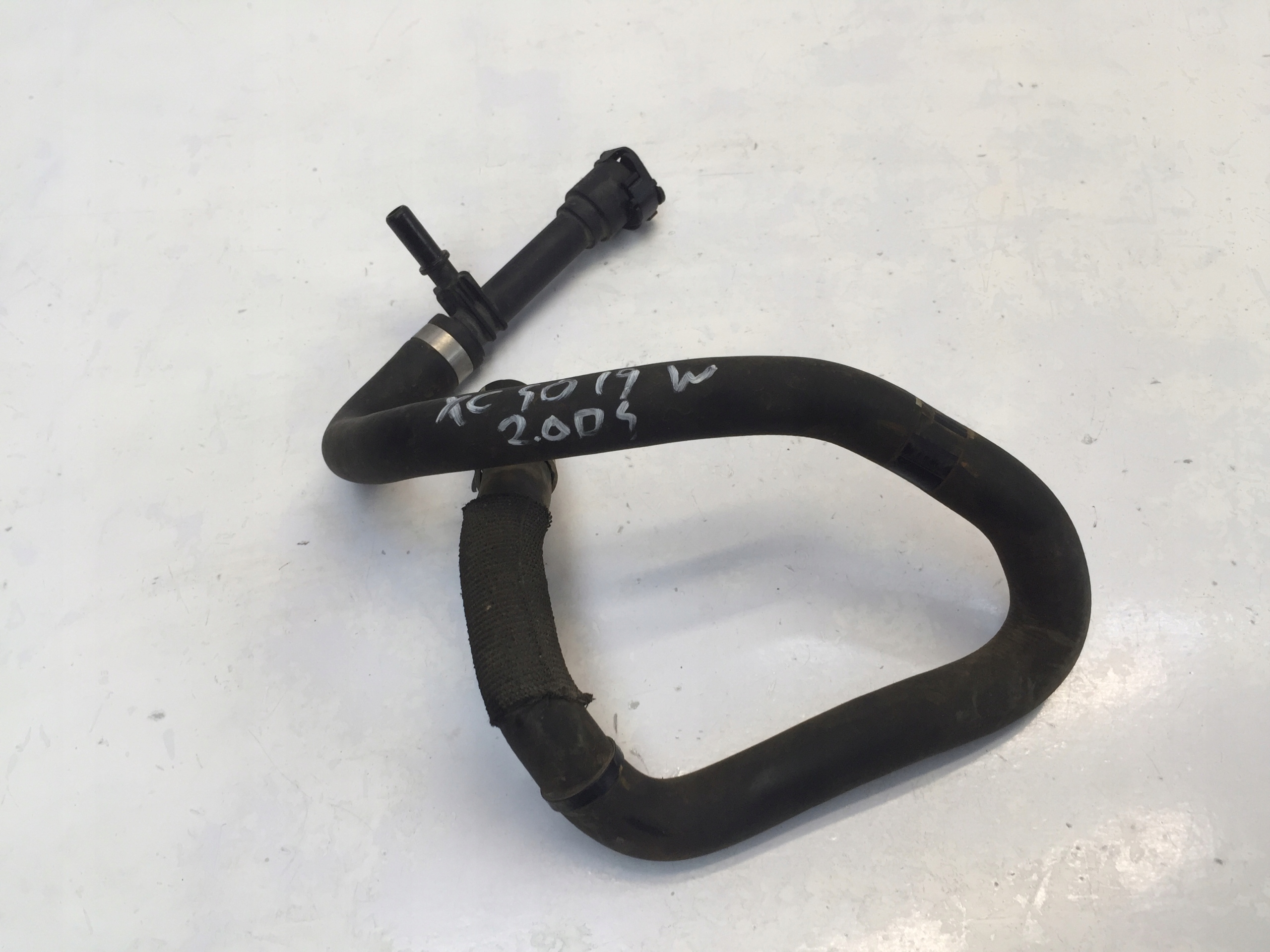 VOLVO XC40 2.0 D4 шланг водопроводной трубы 32252068