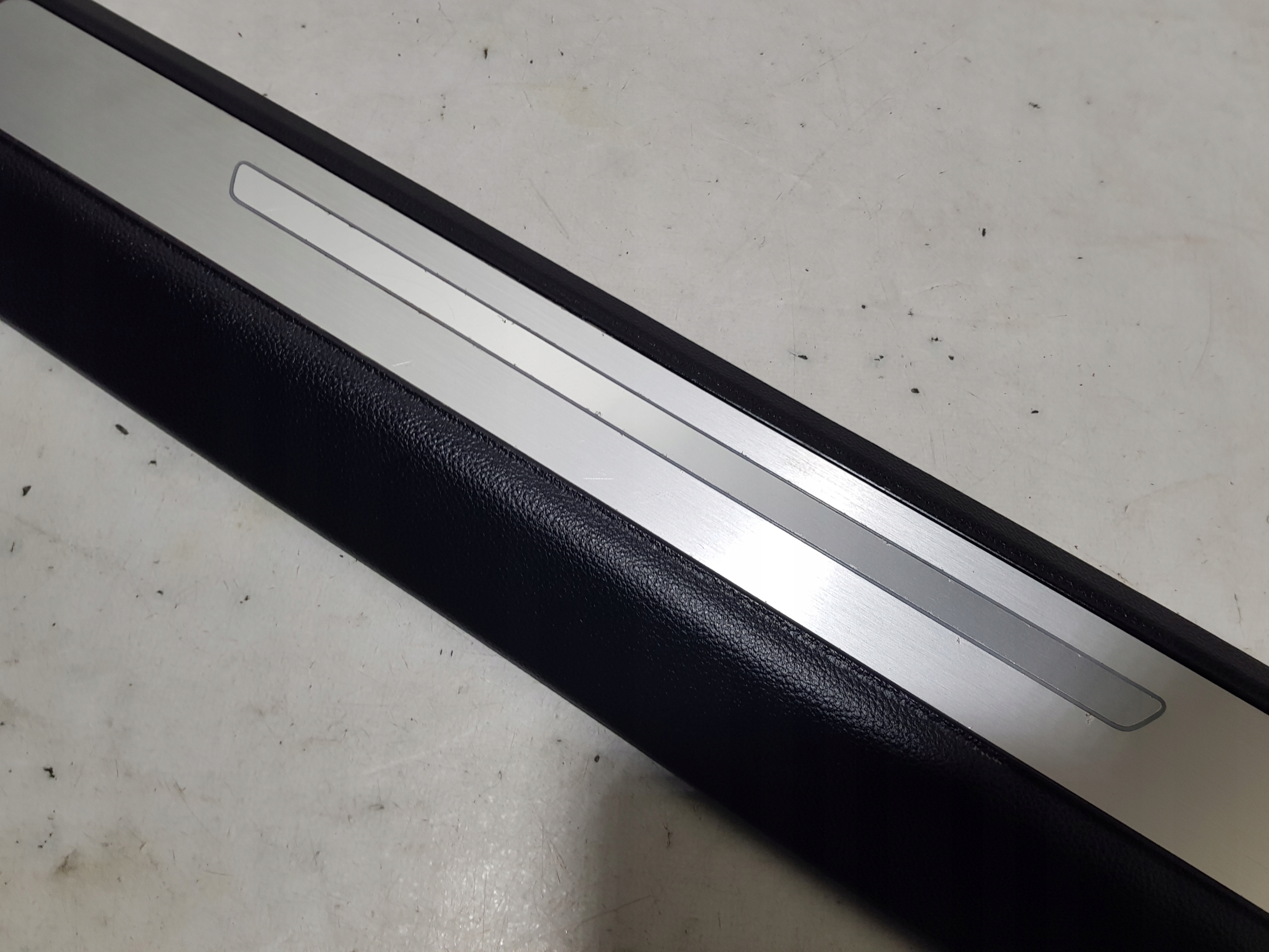 moulding cover cap of the threshold AUDI A8 D4 4H2867272F right front