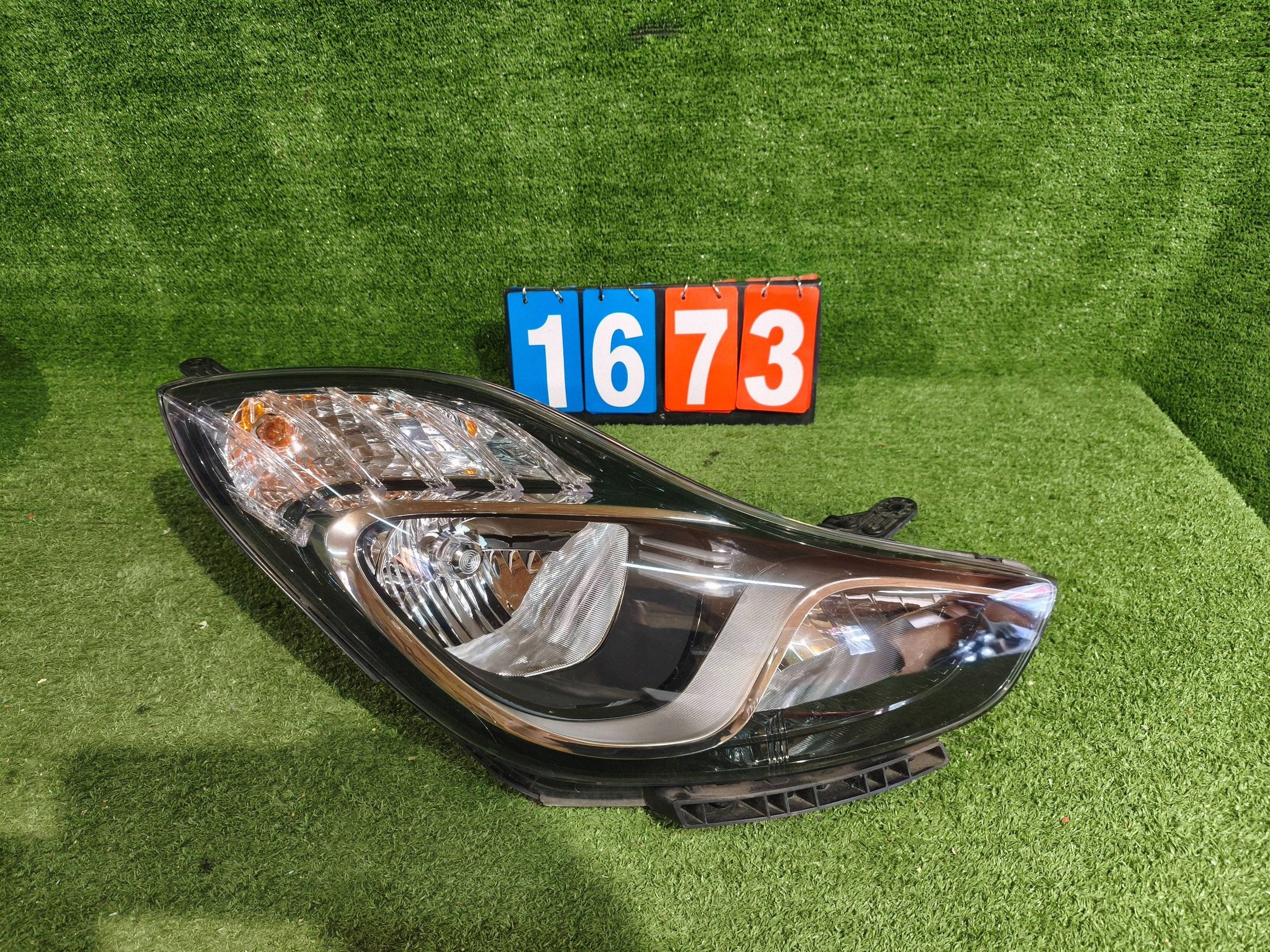 REFLEKTOR right front HYUNDAI IX20 10- NR.1673