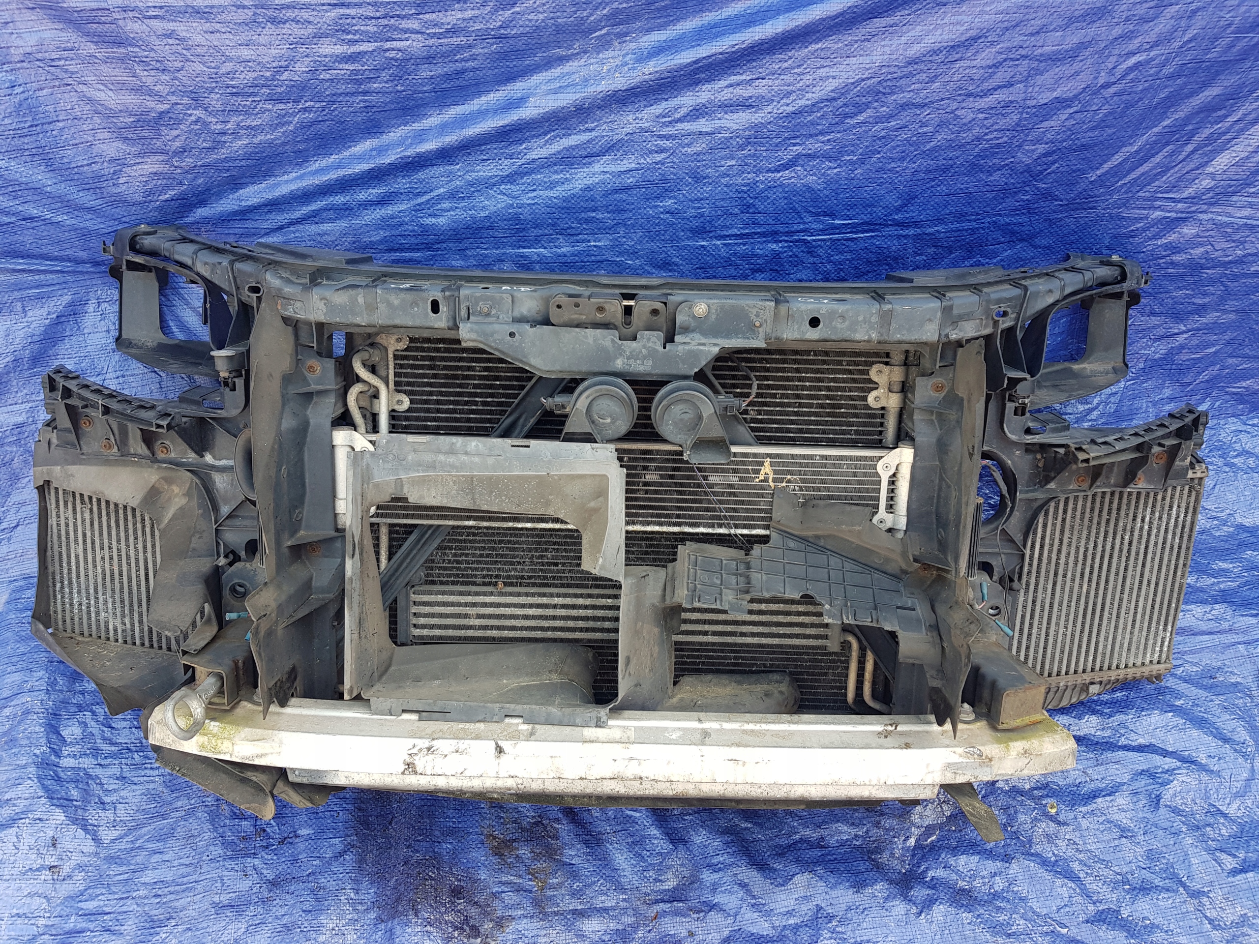 ПЕРЕДНЯЯ ПАНЕЛЬ ПЕРЕДНИЙ РАДИАТОРЫ AUDI Q7l 3.0 TDI