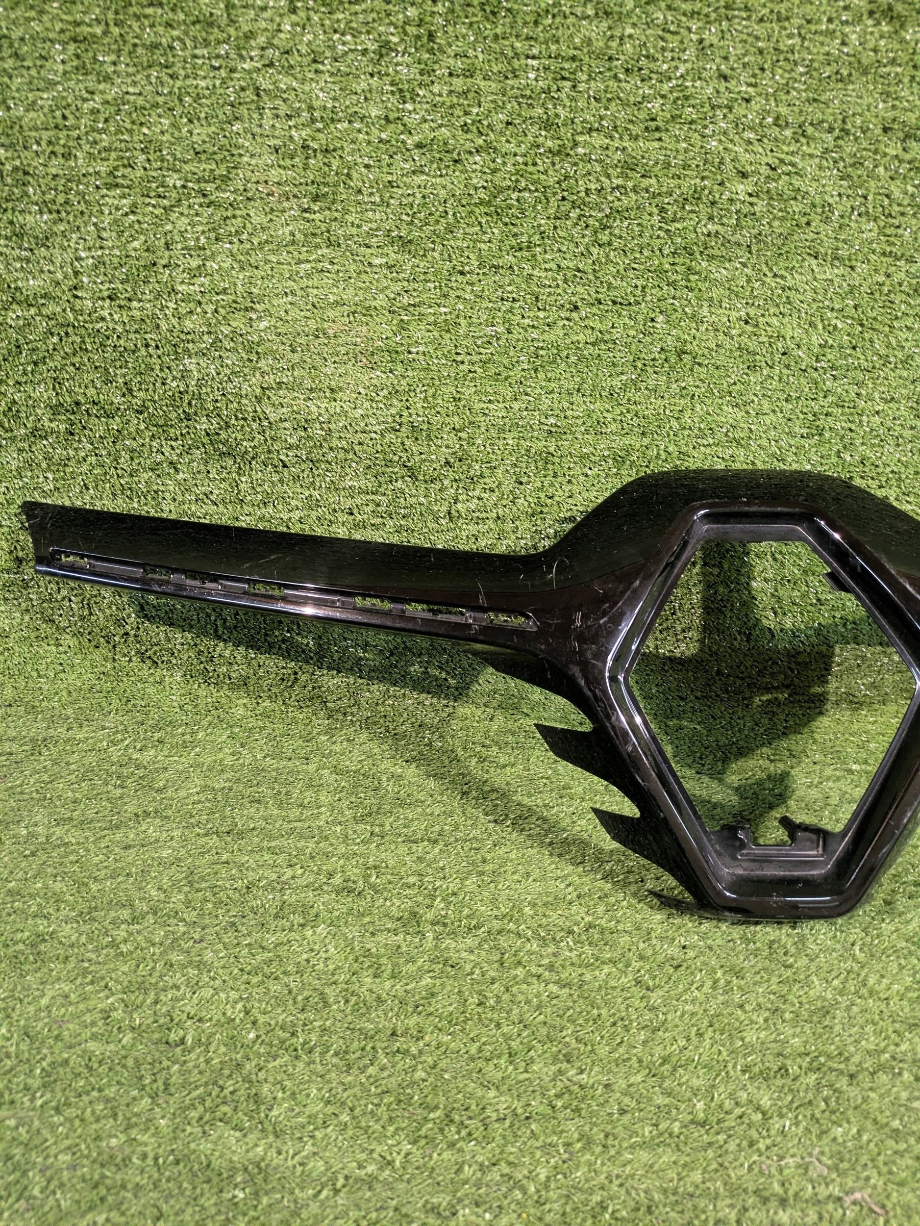 moulding GRILLA grille RENAULT KADJAR LIFT 18- NR.236