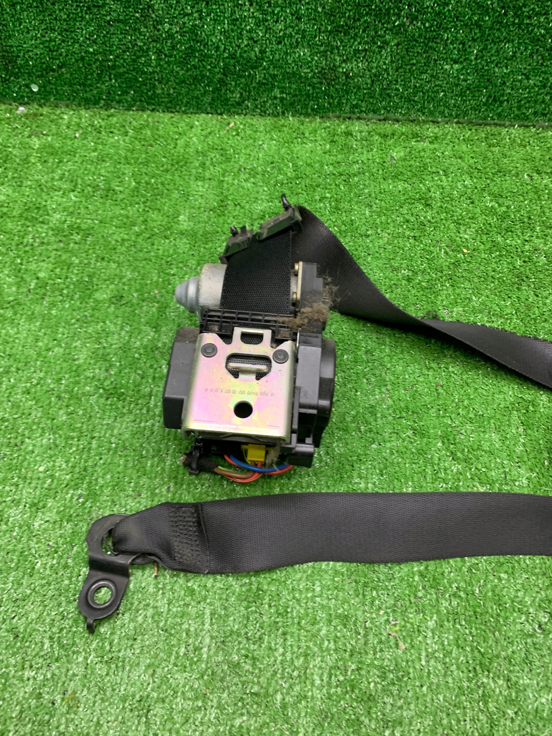 tension belt safety left front W 211 LIFT NR 2118605586