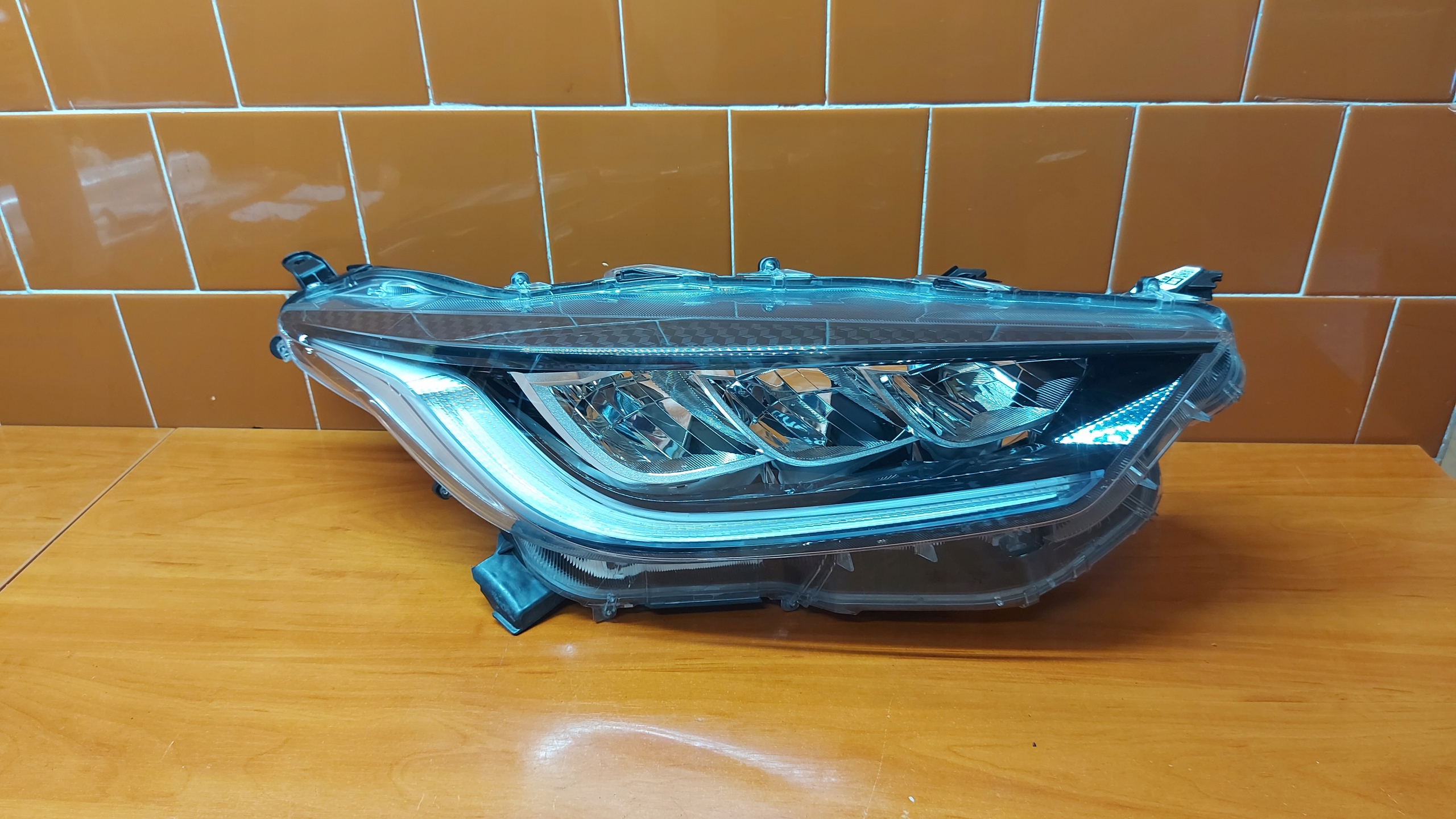 REFLEKTOR light right right front TOYOTA YARIS IV 20