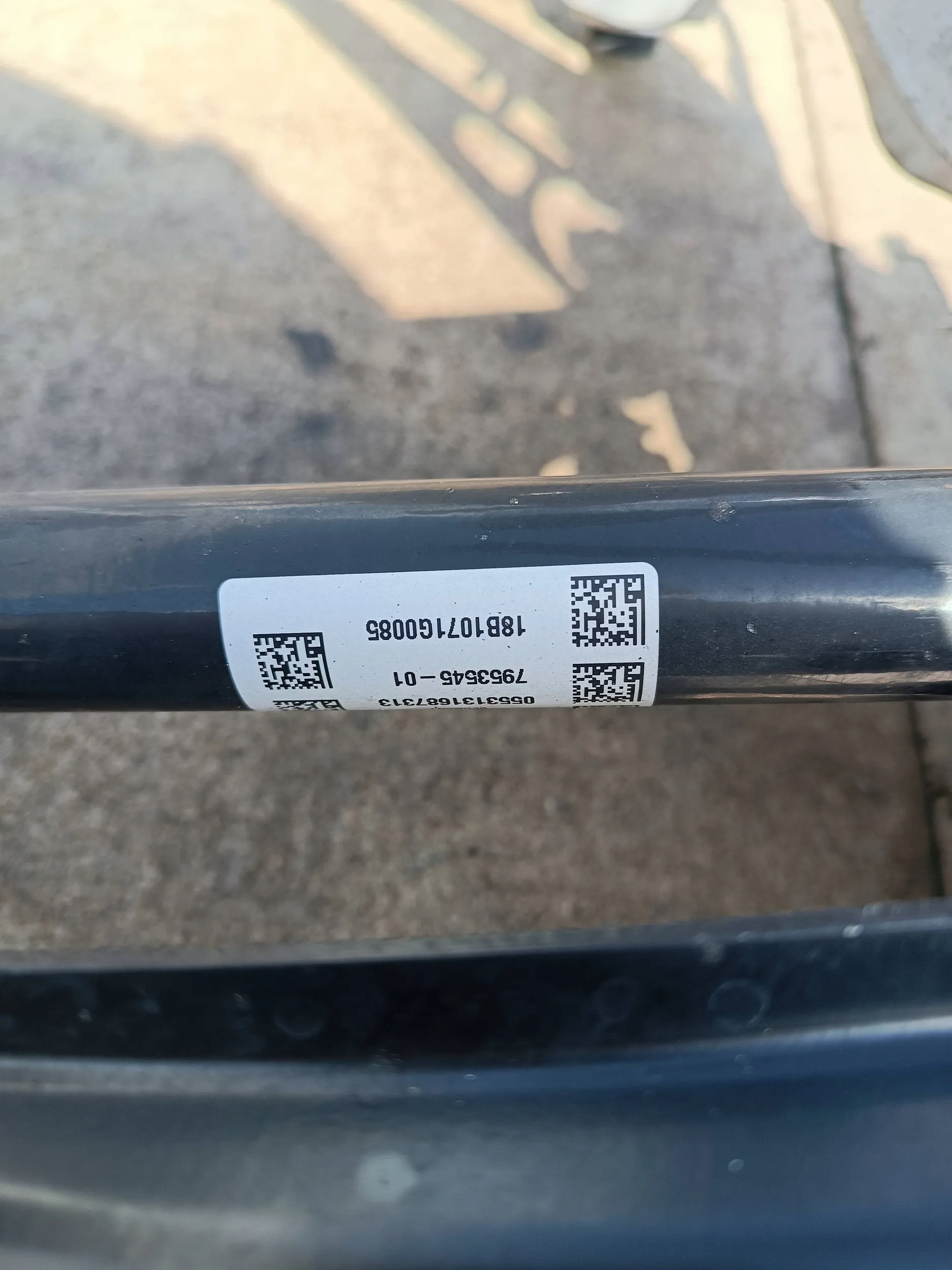 BMW X3 G01 ZWROTNICA PÓŁOŚ LEWY TYŁ KOMPLET Producent części BMW OE