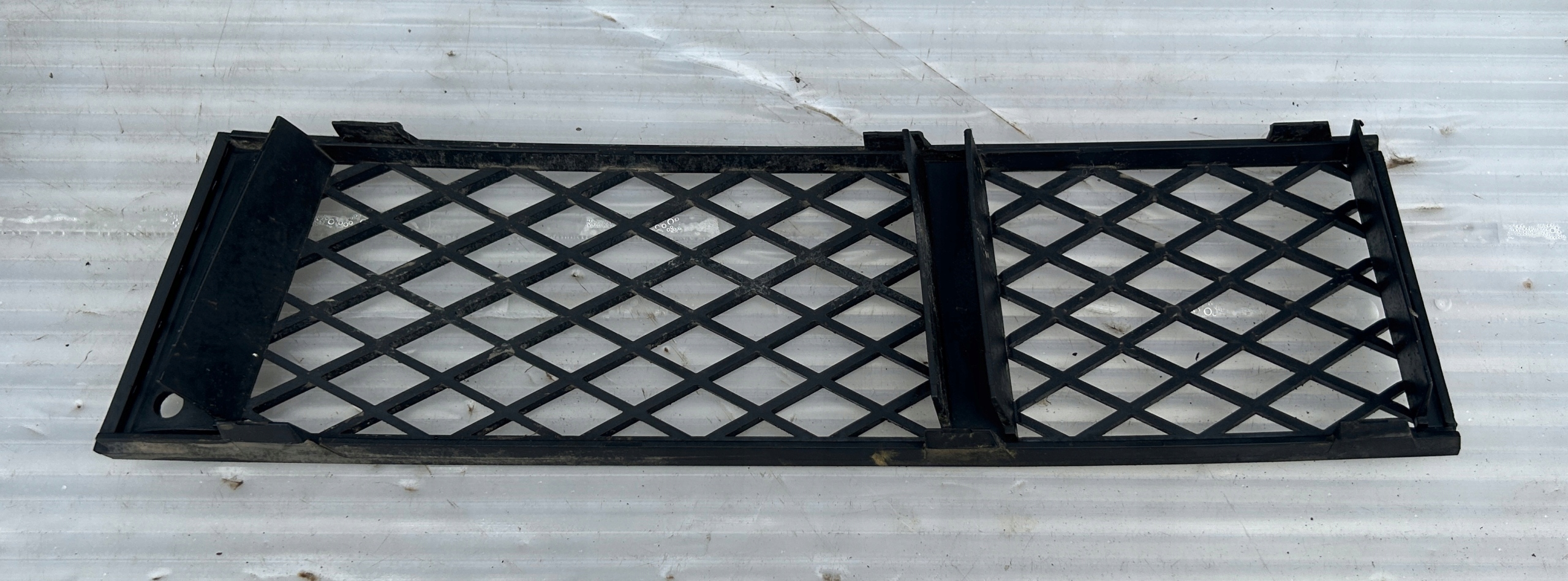 grid right of a bumper front BMW 7 F01 7184150