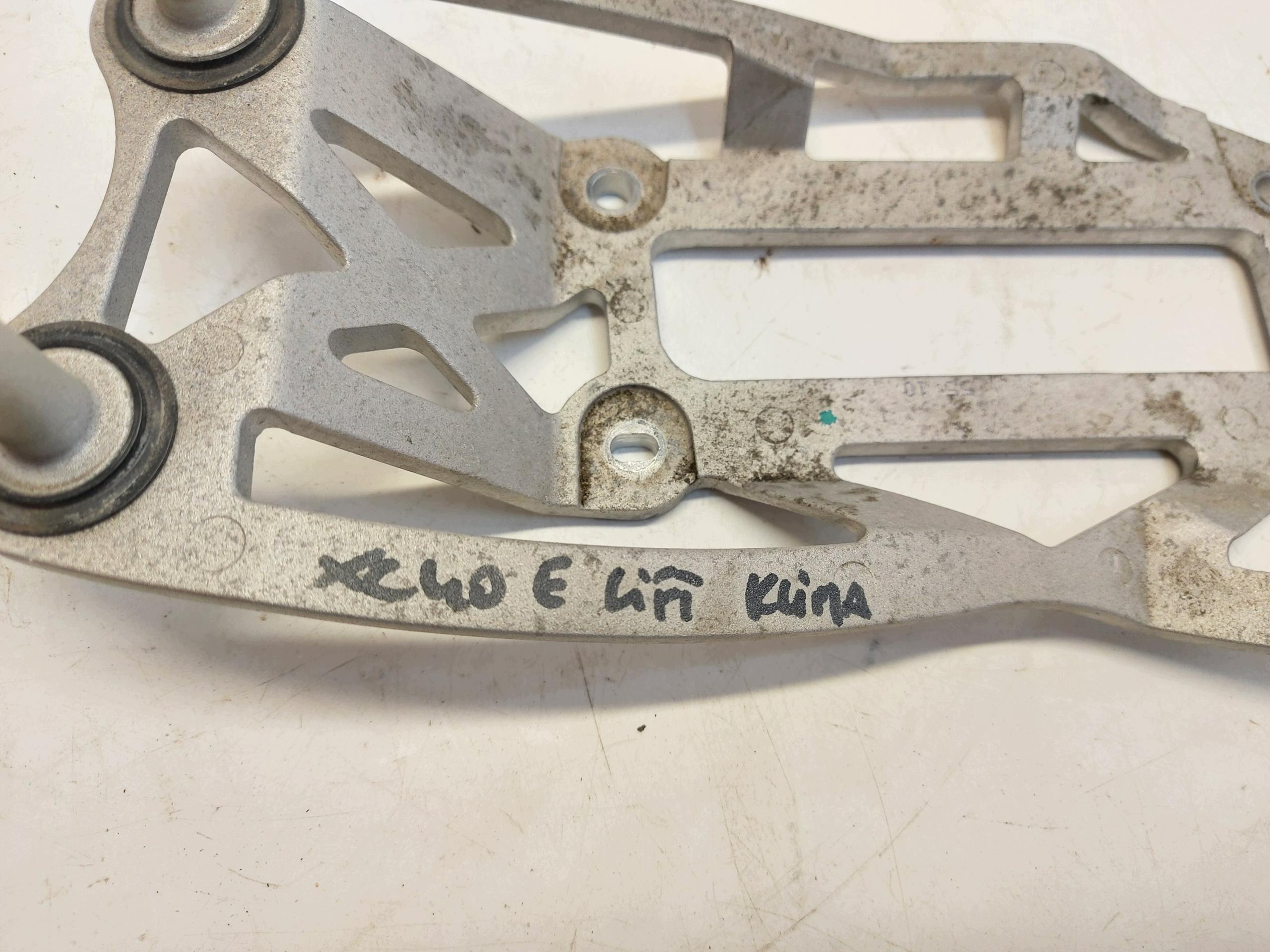 VOLVO XC40 LIFT Halter kompresora klimaanlage