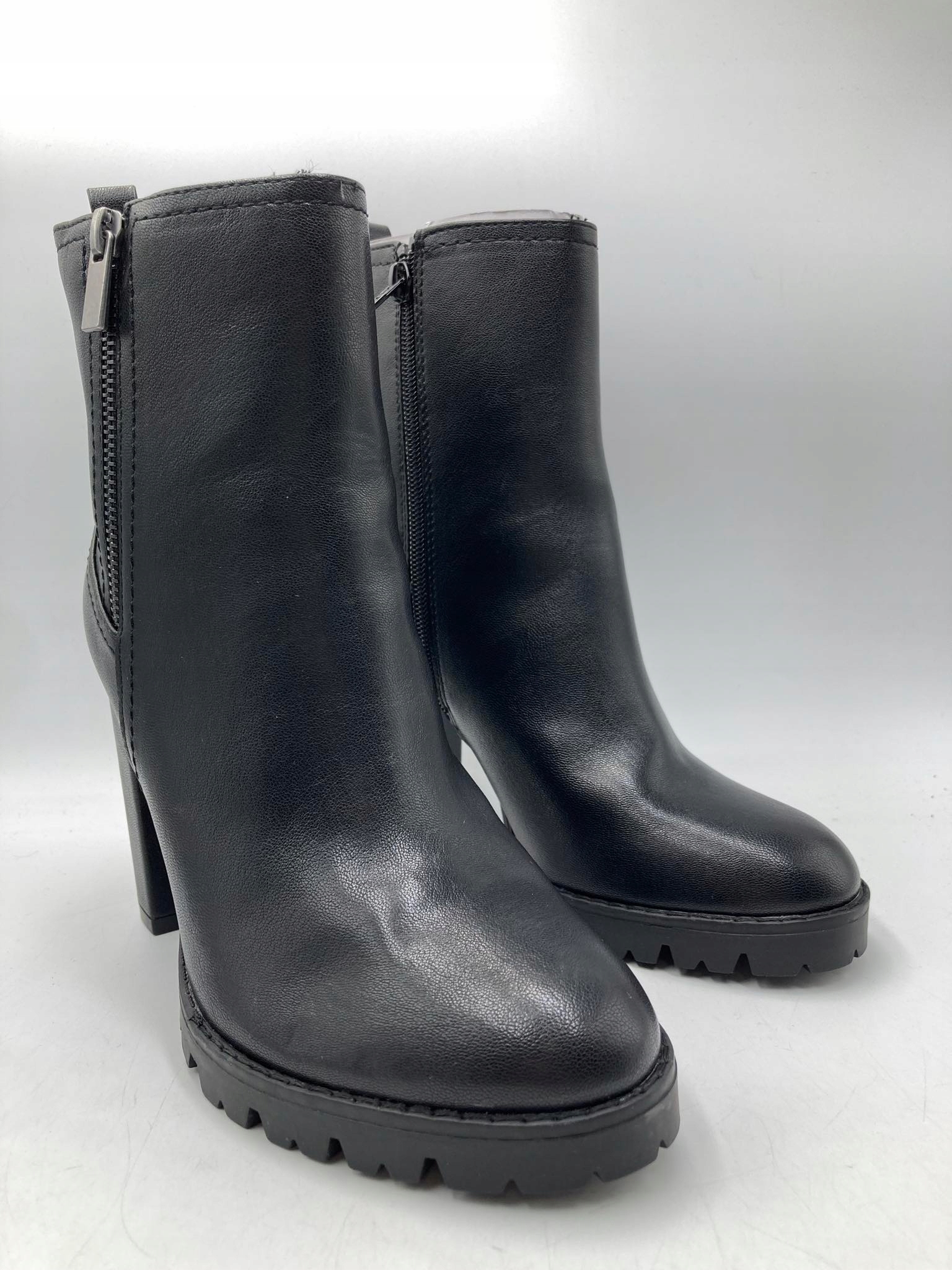 Bullboxer Kotníkové Boty vel. 38