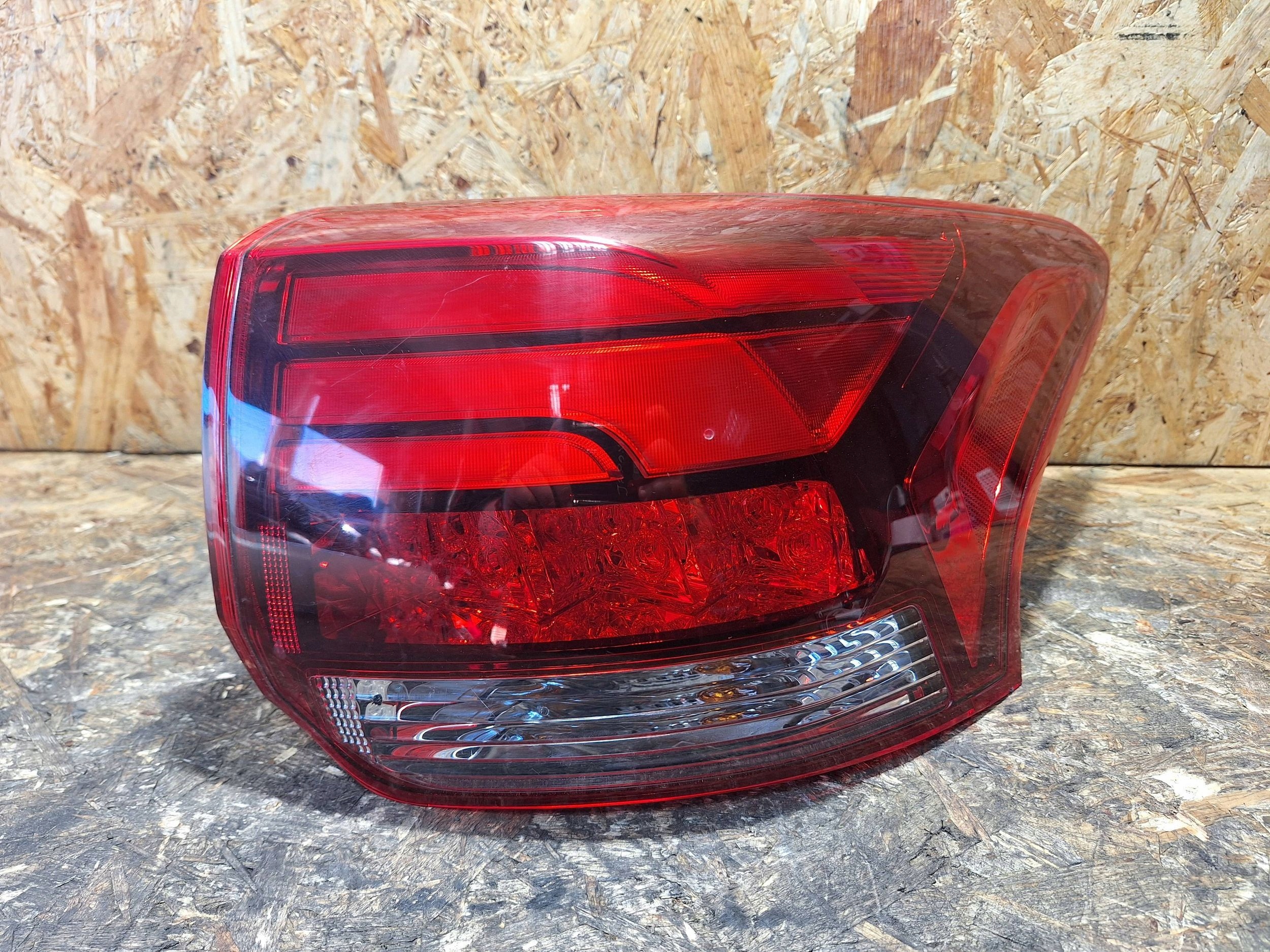 LAMPA TYŁ PRAWA MITSUBISHI OUTLANDER III LIFT 15-