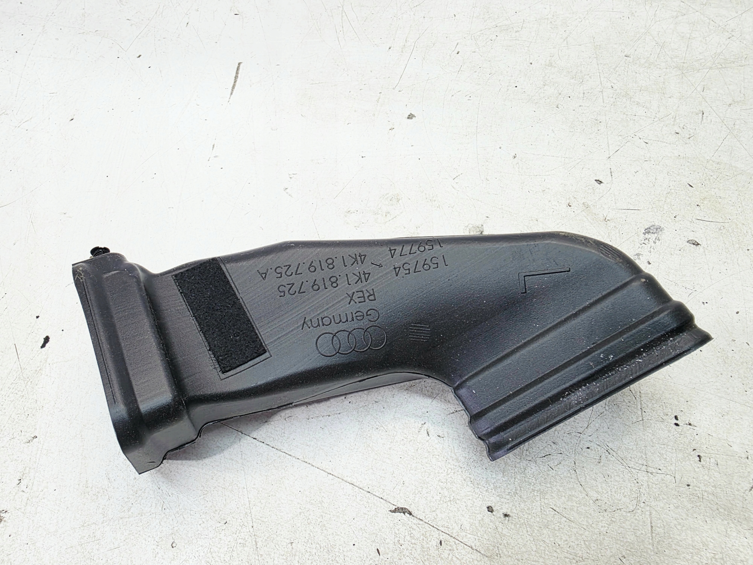 drain POWIETRZNY TUNEL left AUDI A6 C8 4K1819725