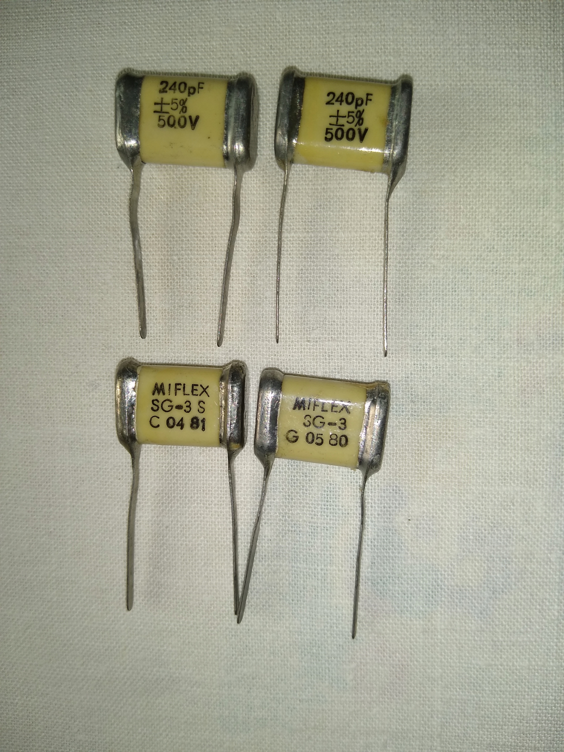 

Kondensator 240pF 500V 5% Mikowy SGM-3 Silver Mica
