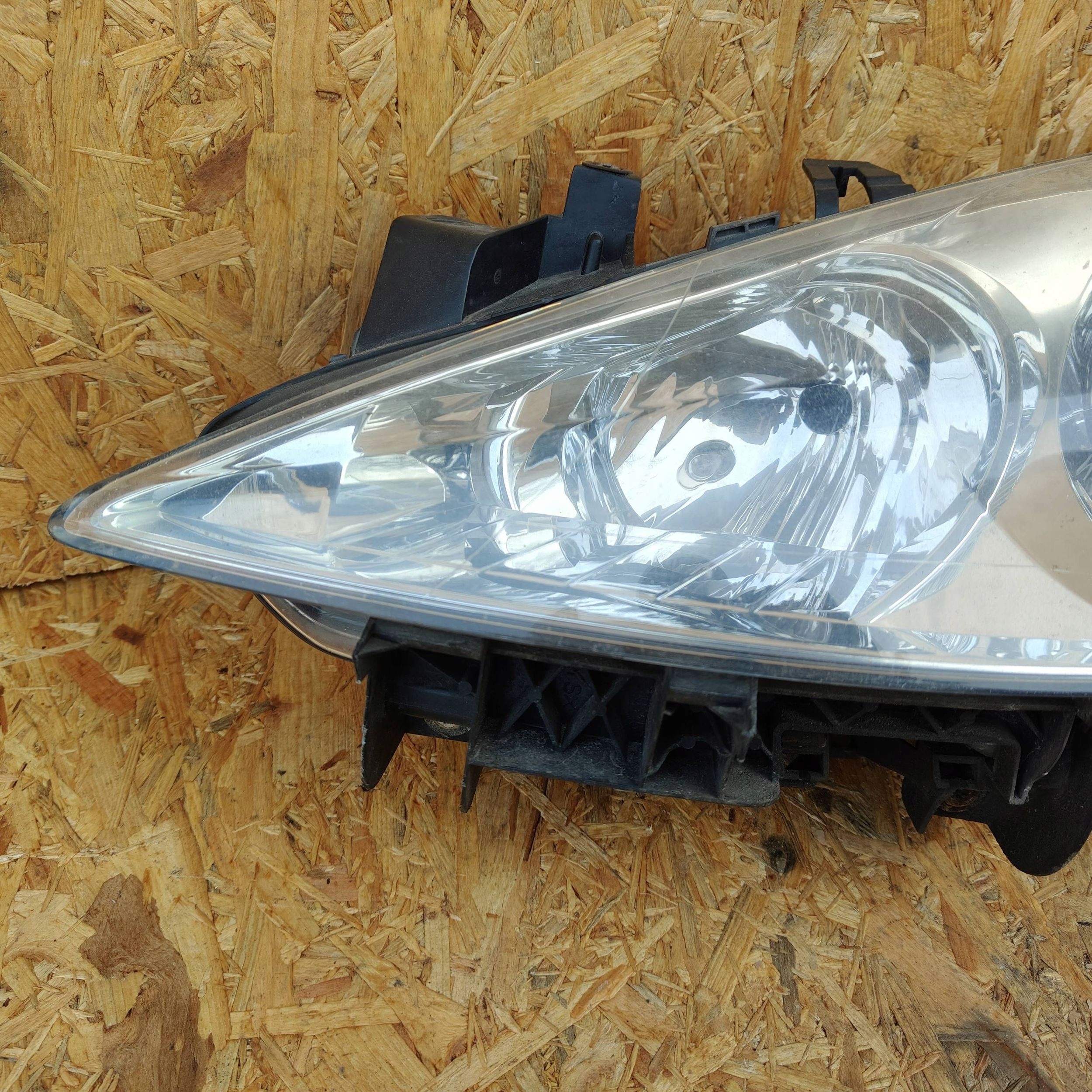 Reflektor front side left Peugeot 307 9681834880 lens