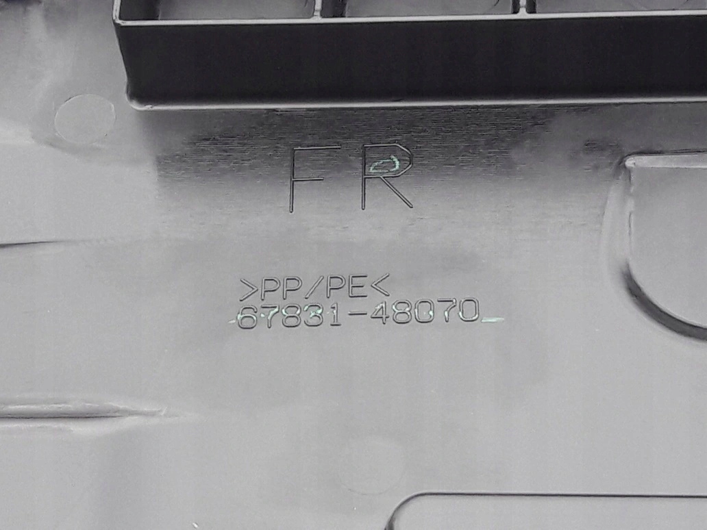 Lexus RX IV oslona pod drzwi prawy przod 15 22 Part number 67831 48070