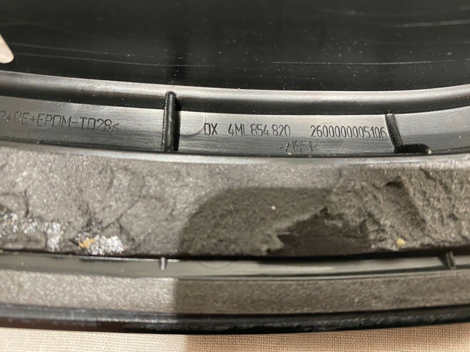 LAMBORGHINI URUS right cap moulding 4ML854820