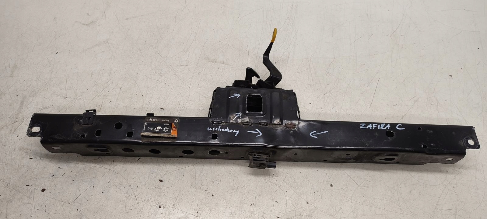 support panel for radiators pillar iron sider Opel Zafira C