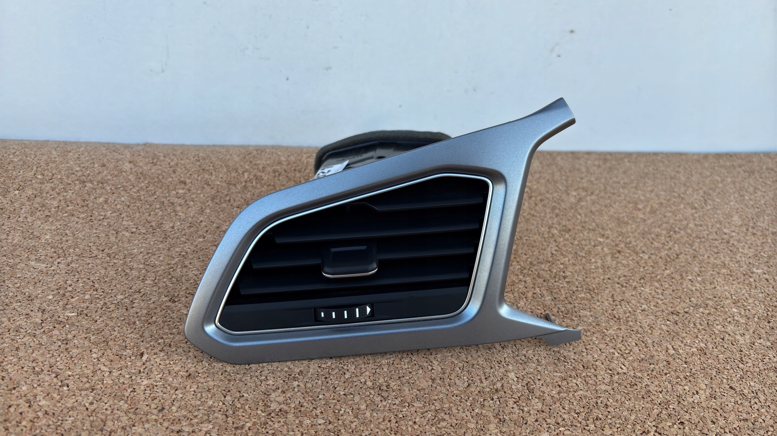 VW T-ROC 2GA left grid air conditioning devices consoles intake 2GA819703 K96/821