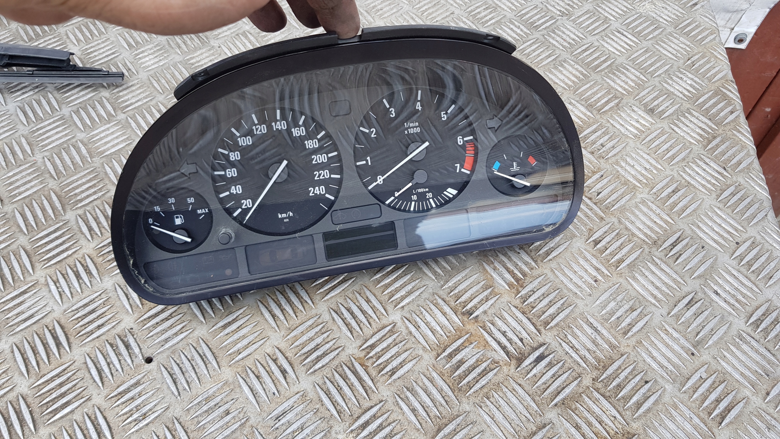 BMW E39 2.5 dials clock 6907015