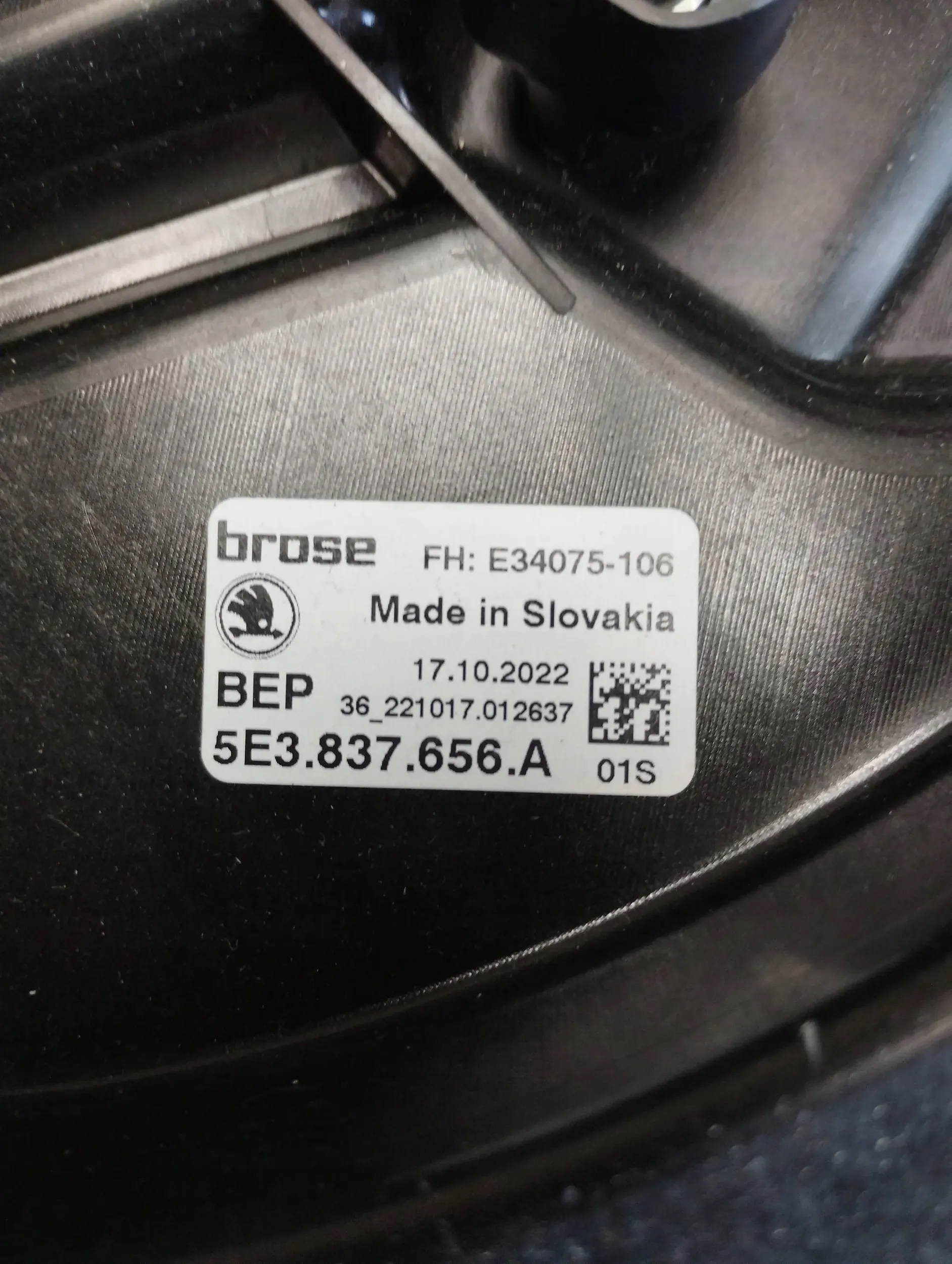 Skoda Octavia Mk4 MECHANIZM SZYBY PRAWY PRZÓD 5E3837656A Producent części Skoda OE