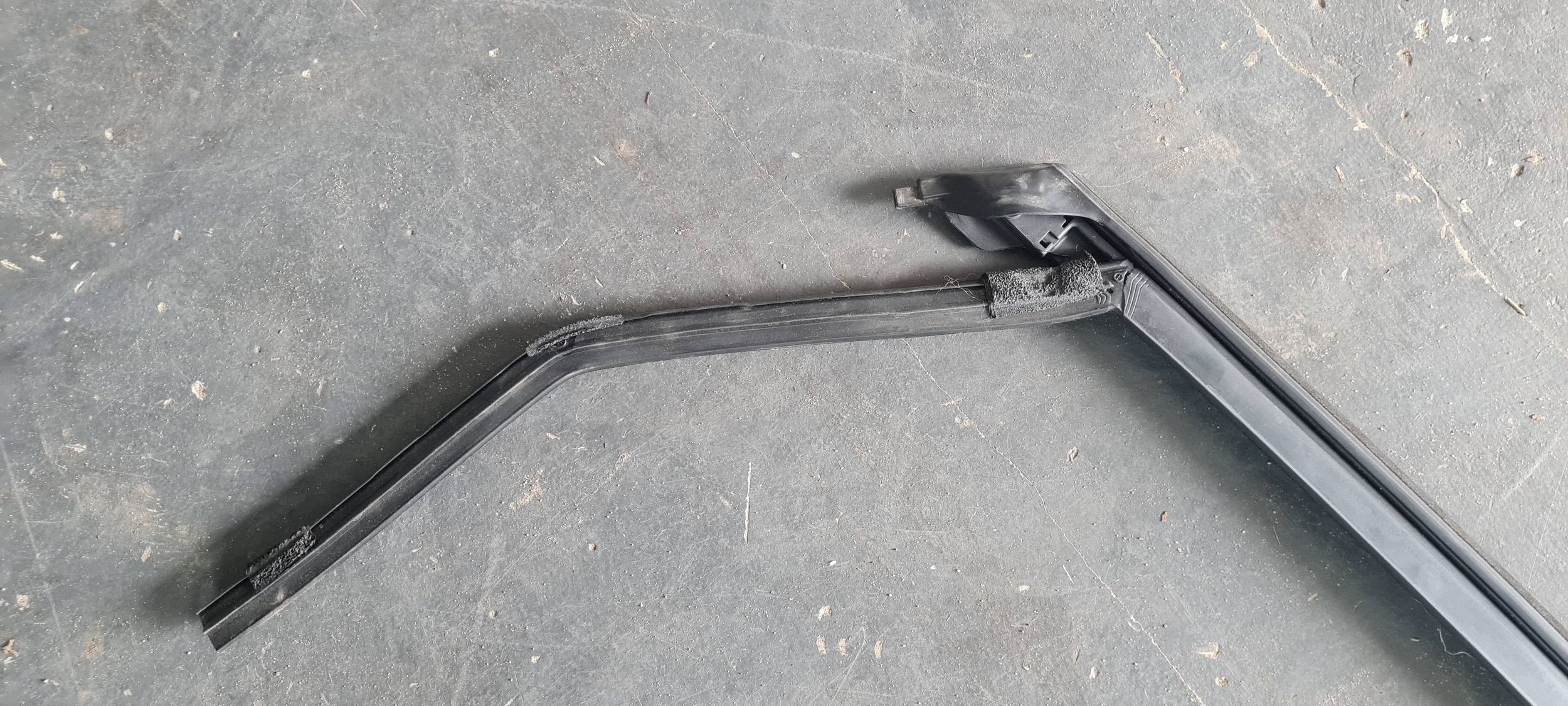 Ford Edge II 2020 gasket rubber windows door left rear part FT4BR25825