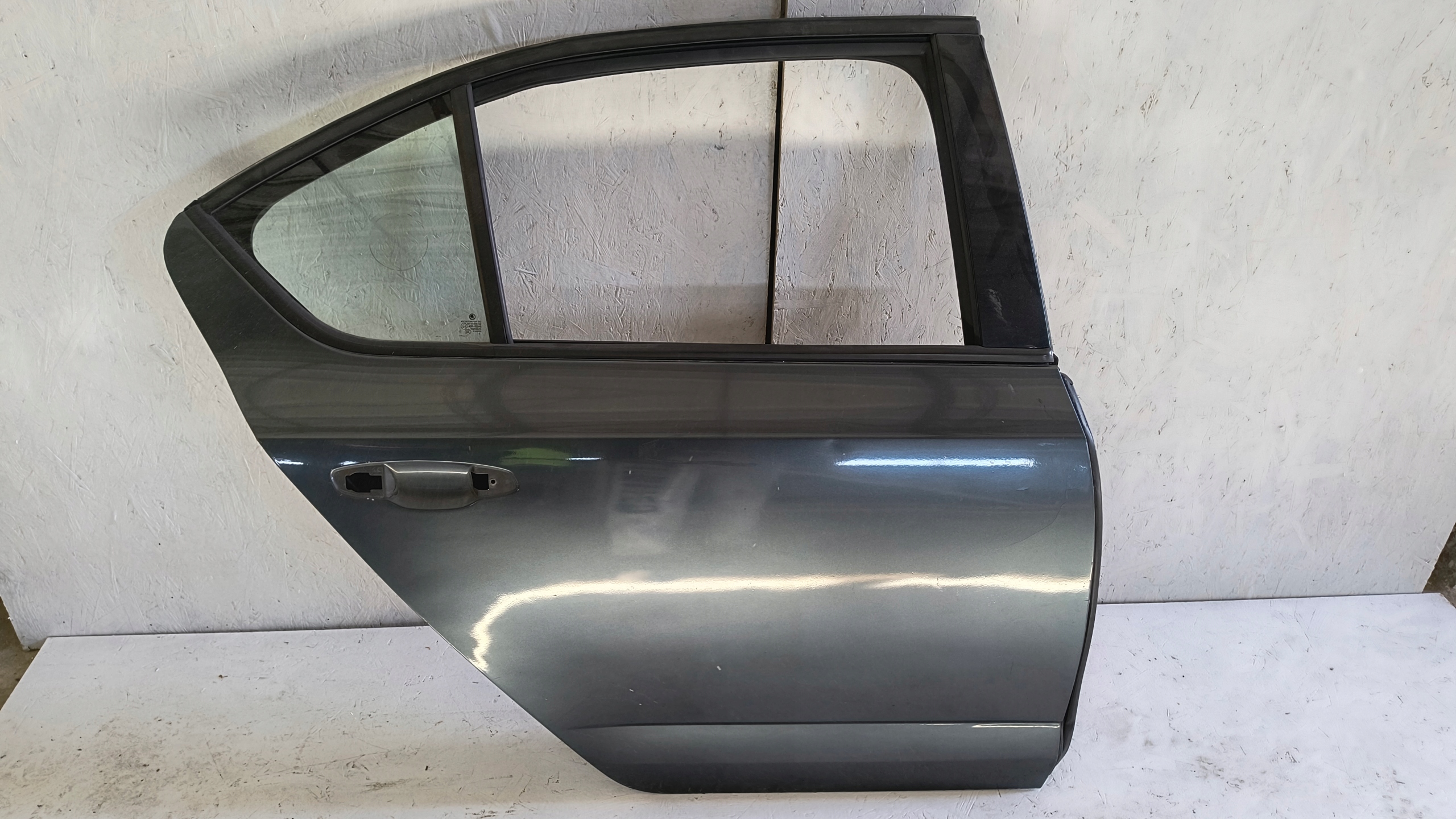 SKODA OCTAVIA III HB DRZWI TYŁ PRAWE LF7Y