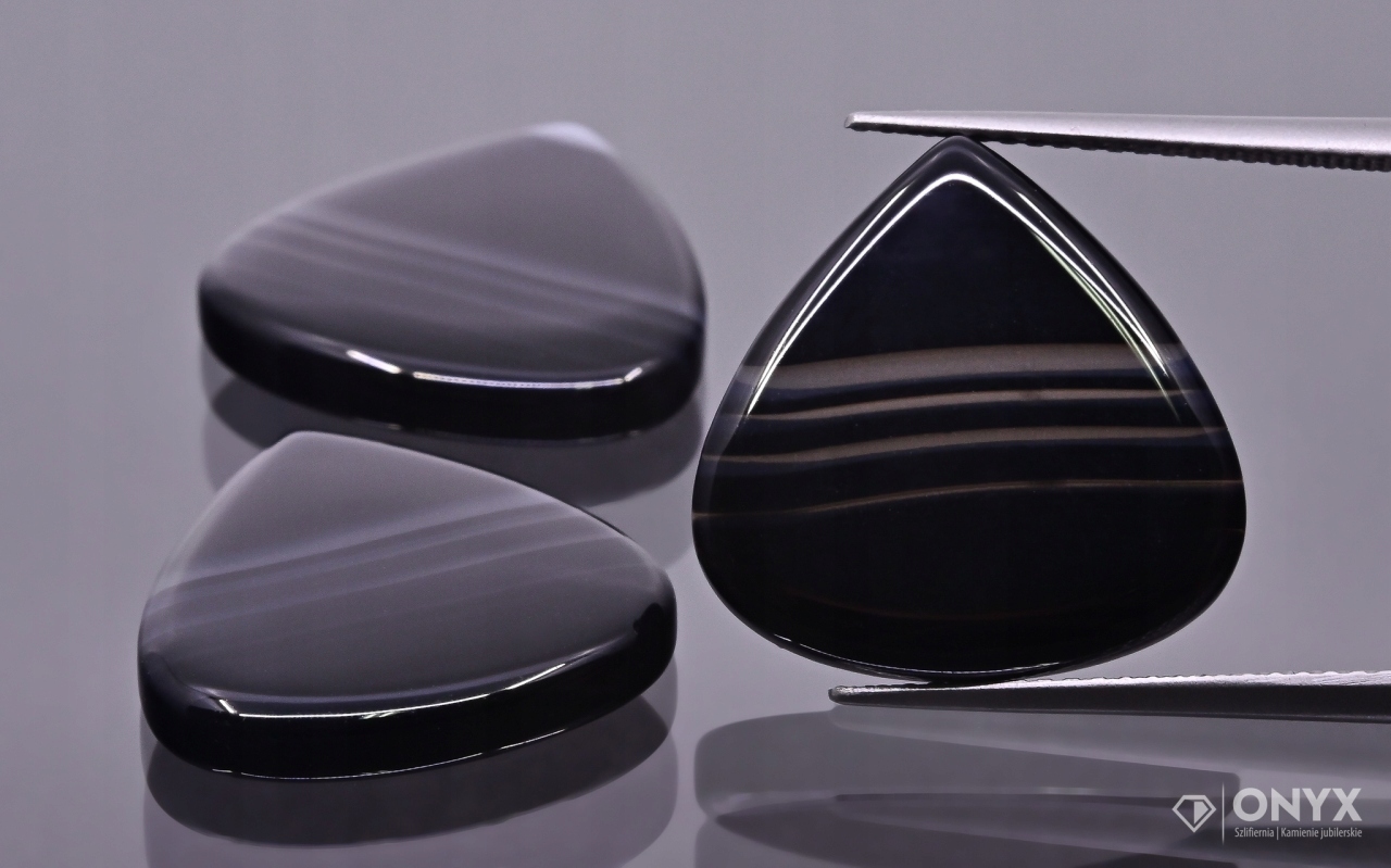 Onyx pruhovaný kabošon Komplet slza 17,5x17,5 mm