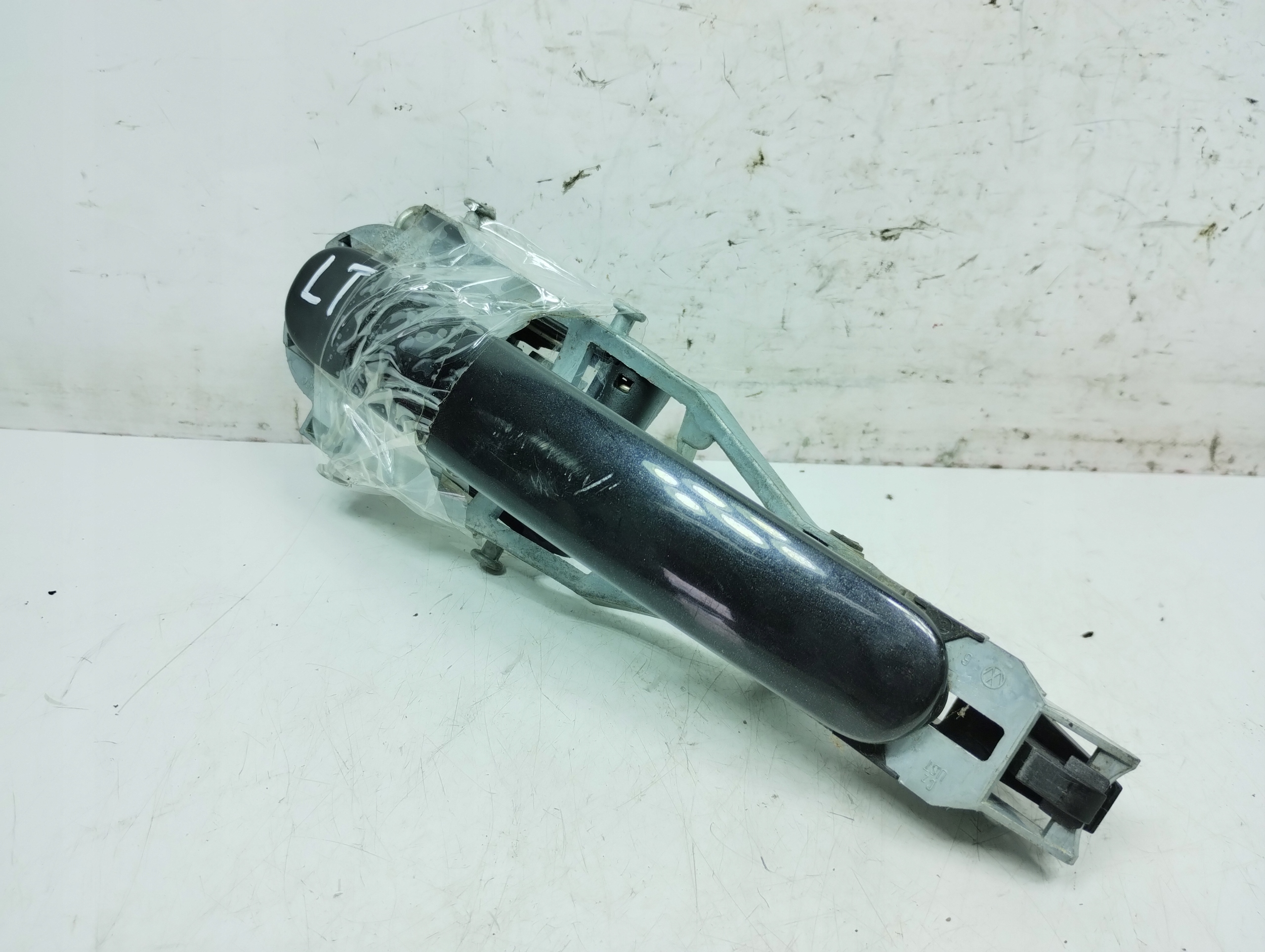 VW GOLF V PLUS KLAMKA ZEWNĘTRZNA LEWY TYŁ 5J0837886C Typ samochodu Samochody osobowe