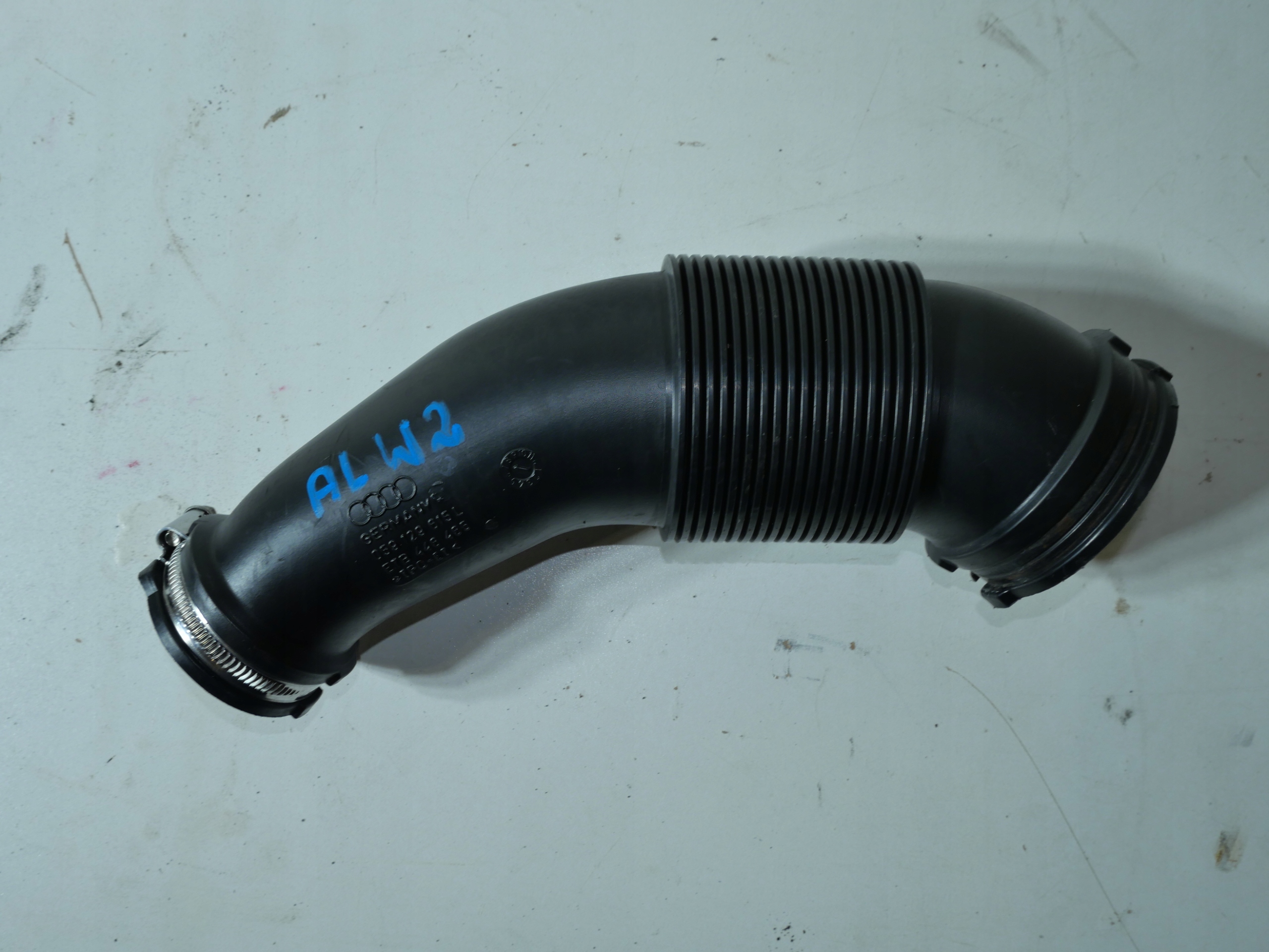 pipe hose air VW AUDI 059129615L