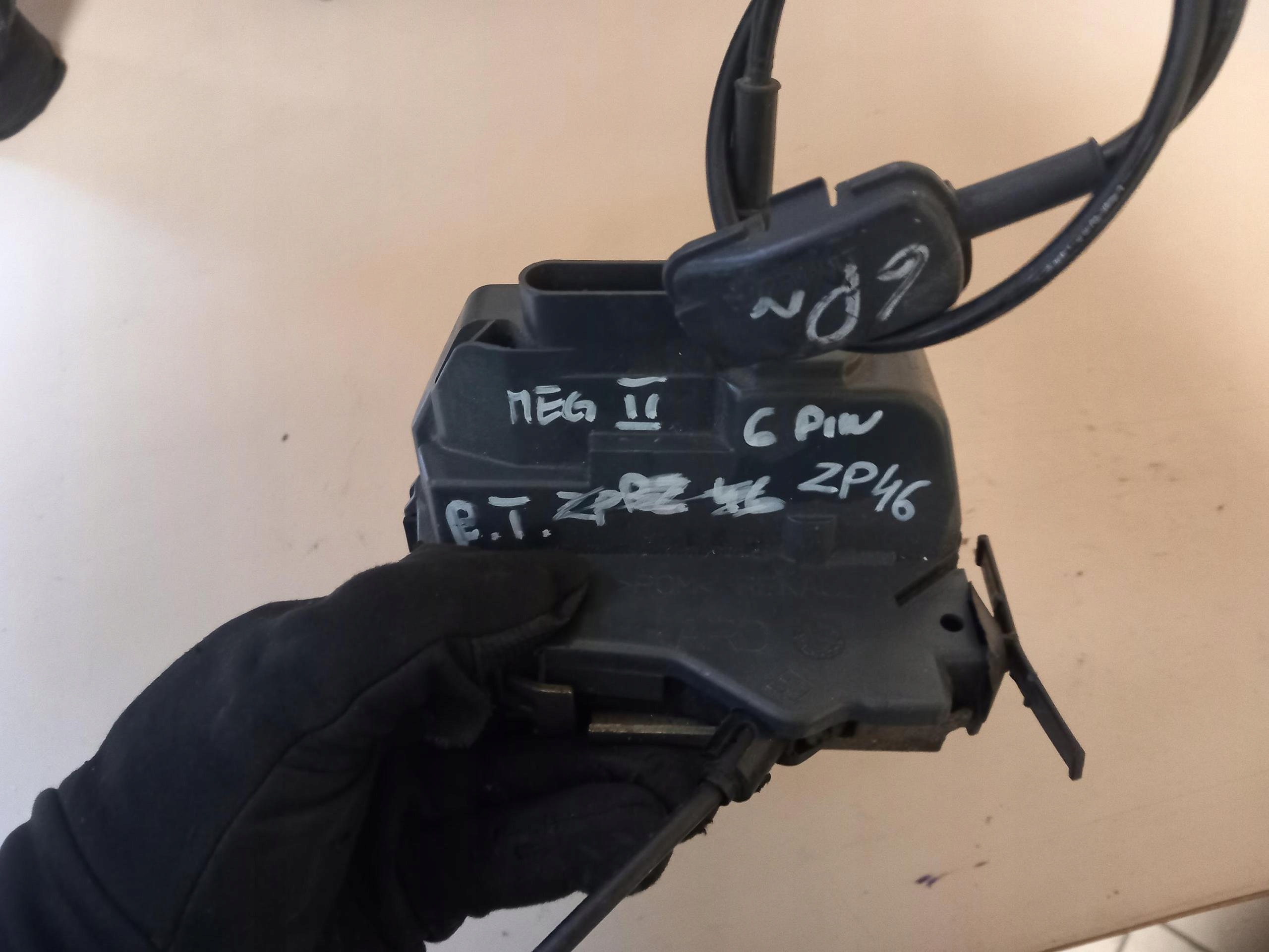 lock door right rear part 6 PIN RENAULT MEGANE II 02-08