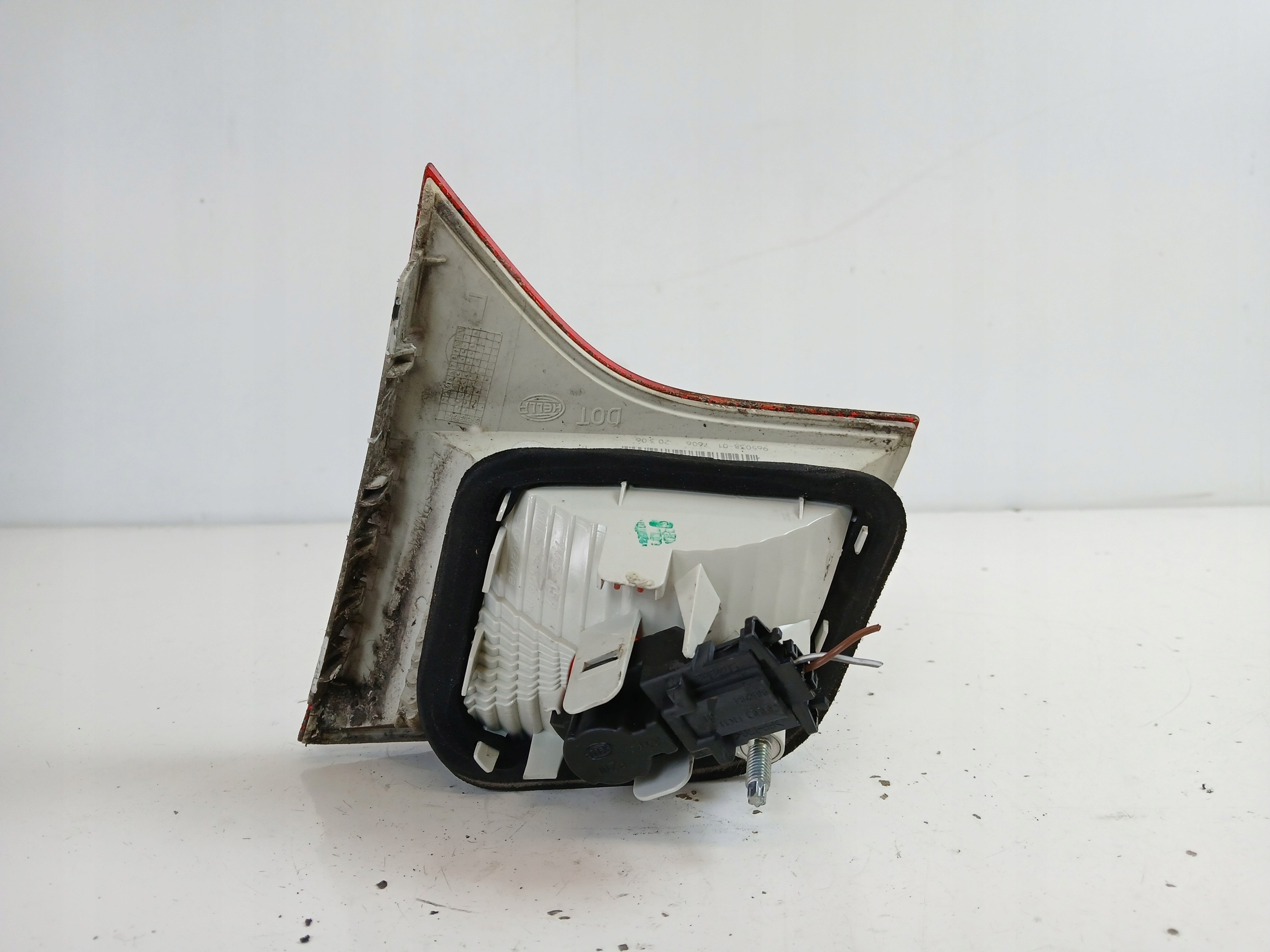 AUDI A4 B7 light left rear part sedan trunk door