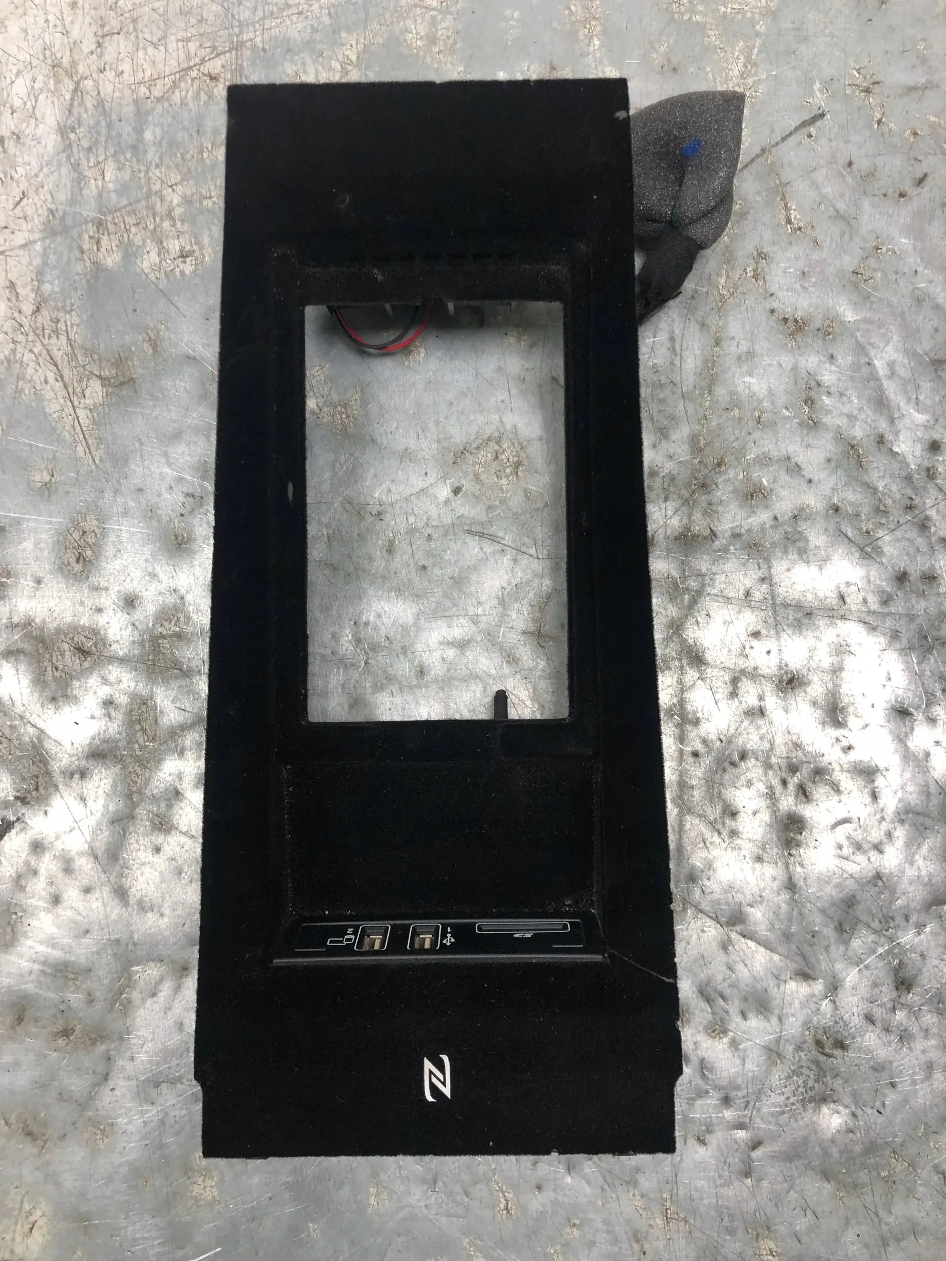 GNIAZDO USB SD ANTENA NFC MERCEDES S-KLASA W222 AMG A2228203026