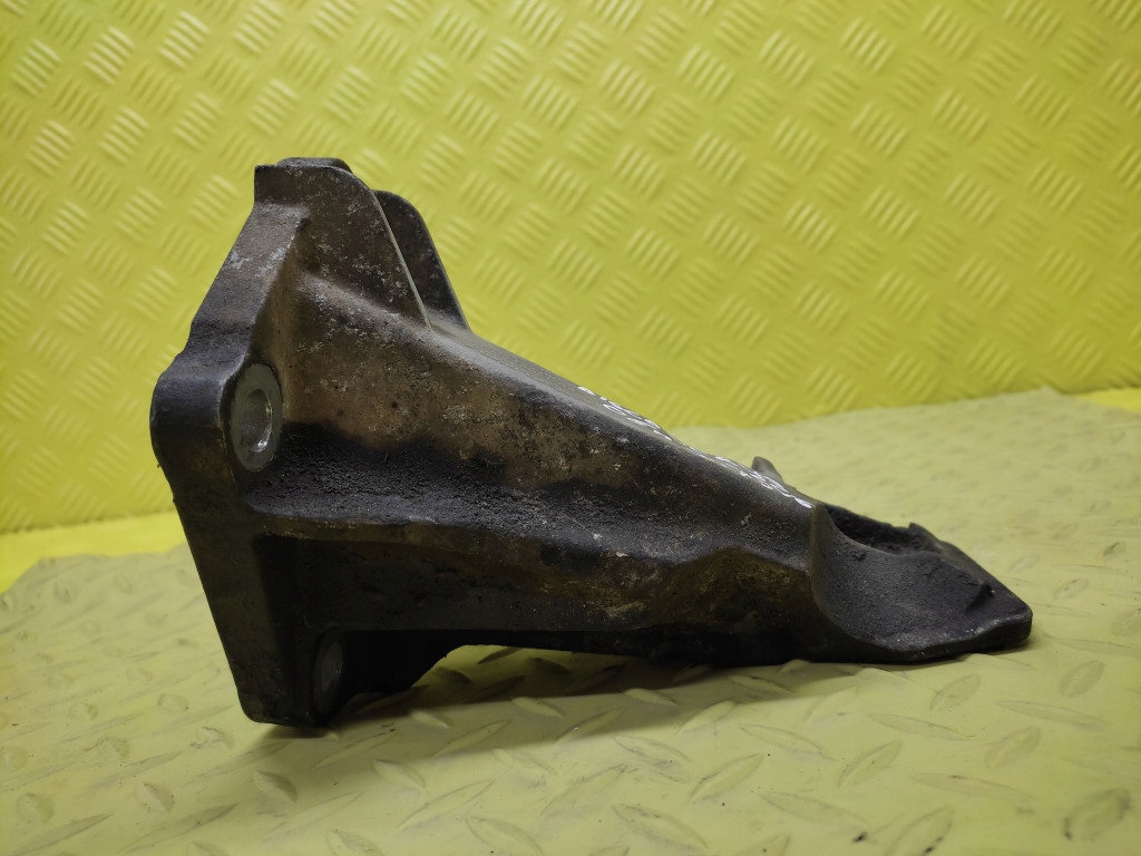 LAND ROVER DISCOVERY III 2.7 V6 engine mount 4H226061AA