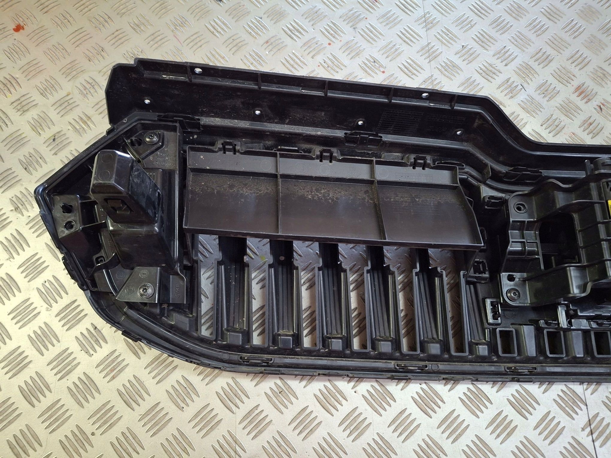 Grille SKODA SUPERB IV 2023R->