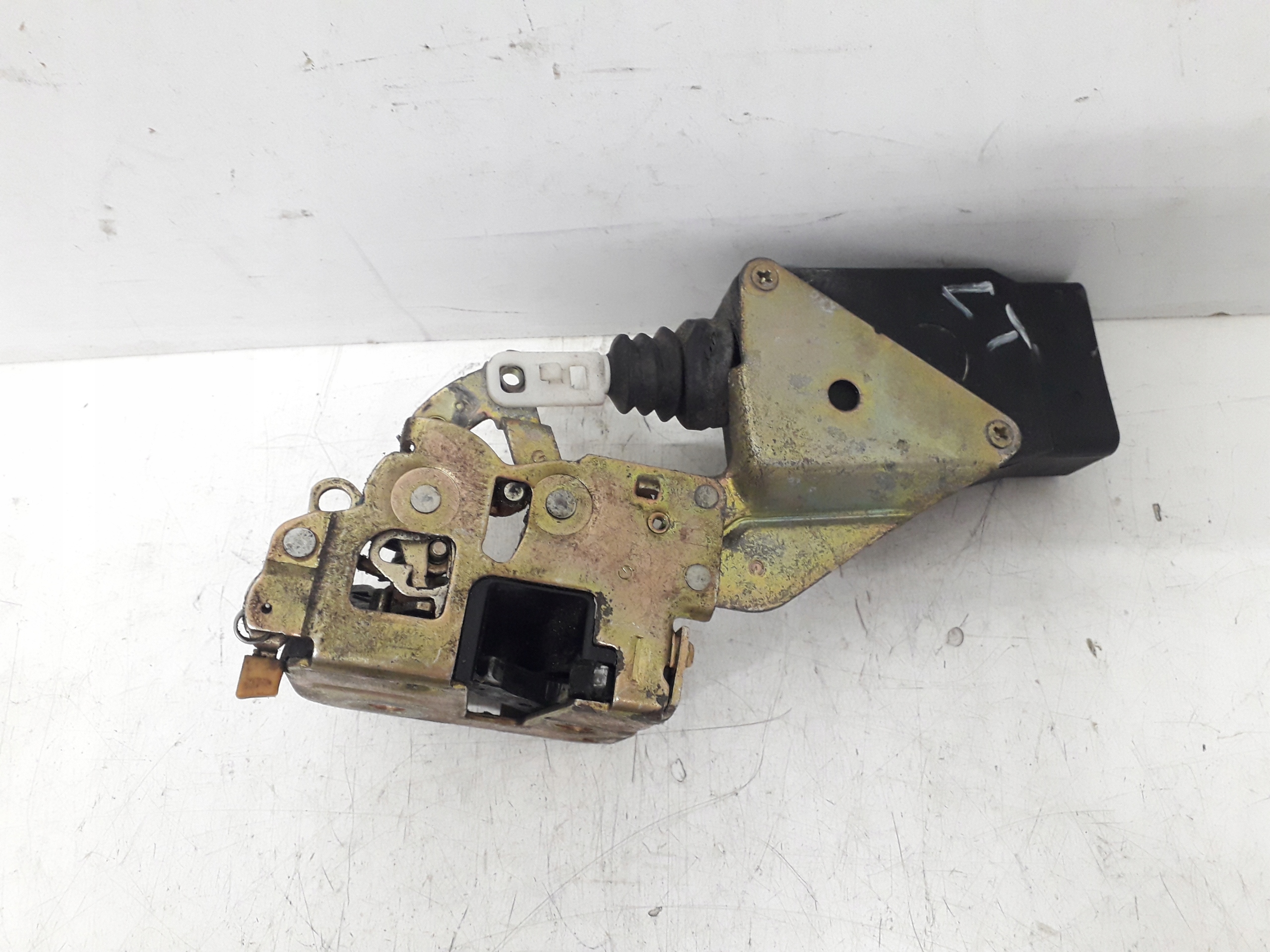 VOLVO V40 99-04 ZAMEK LEWY TYLNY TYŁ 3-PIN