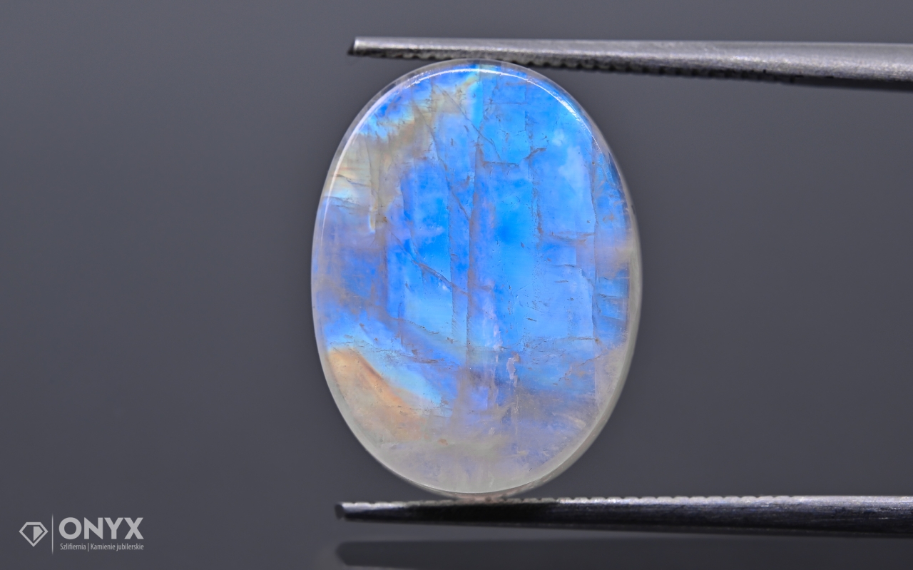 Měsíční kámen mělký ovál 16x12 mm