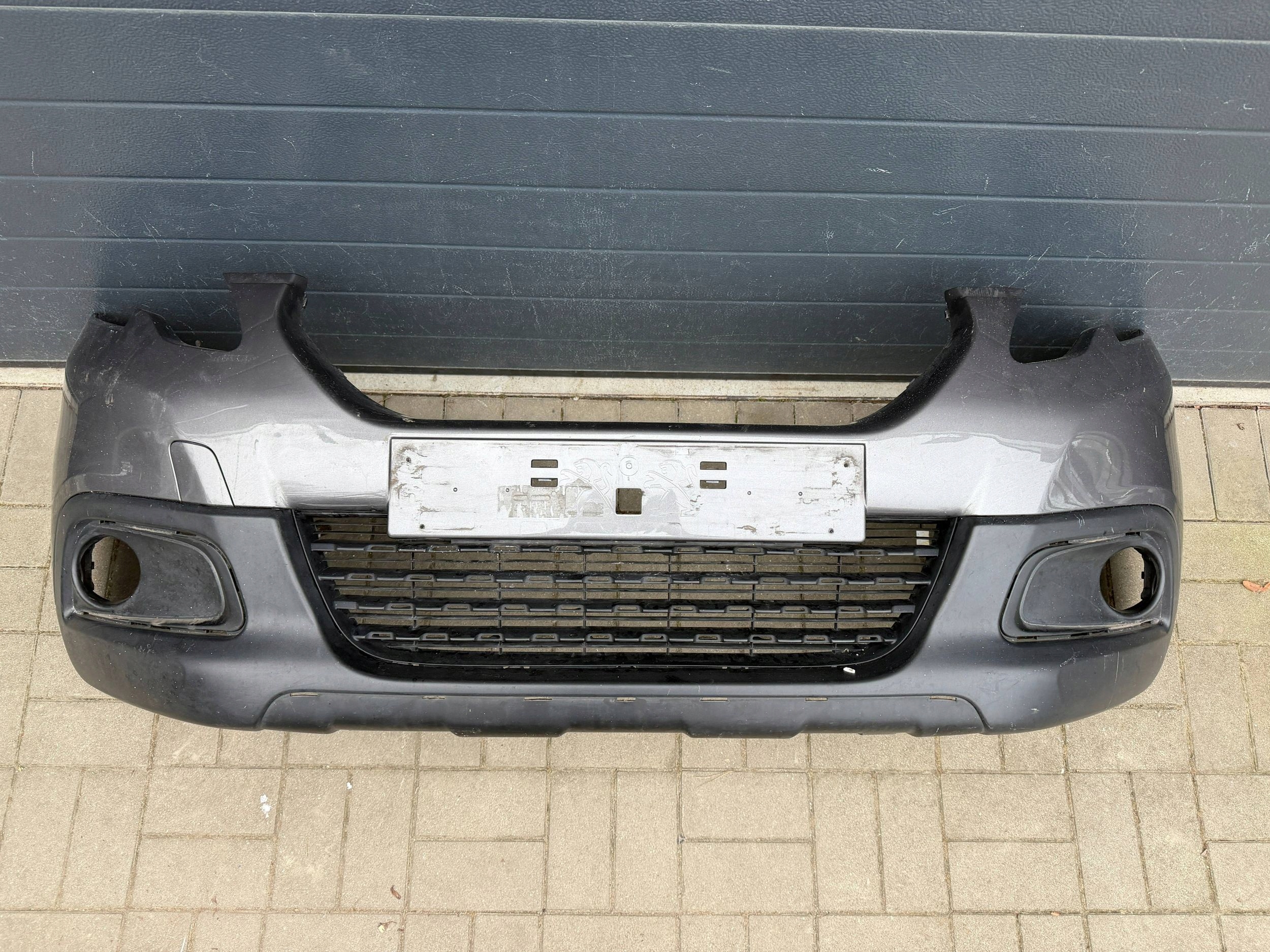 Peugeot 2008 a nárazník predok predný