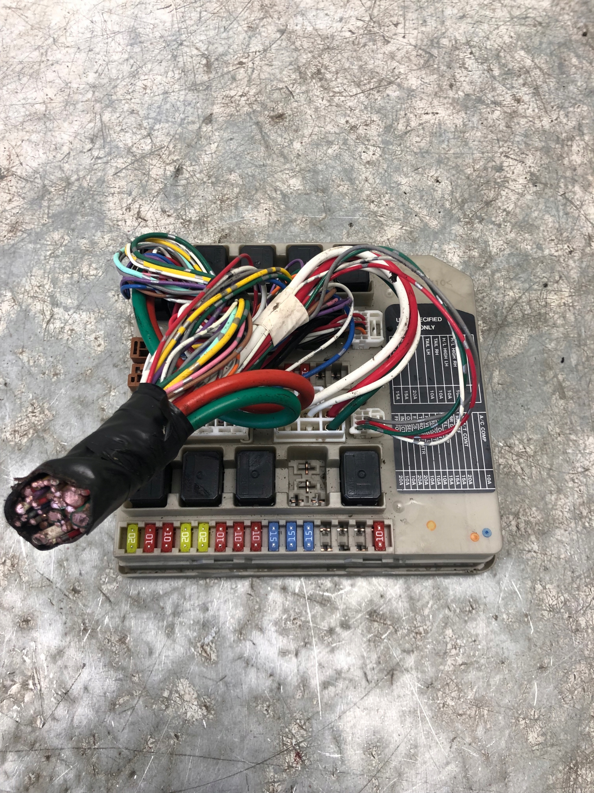 Module fusibles NISSAN NOTE E11
