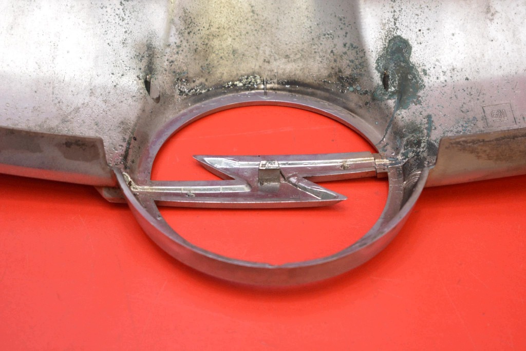 grille chromé 13223226 OPEL CORSA D 06-11