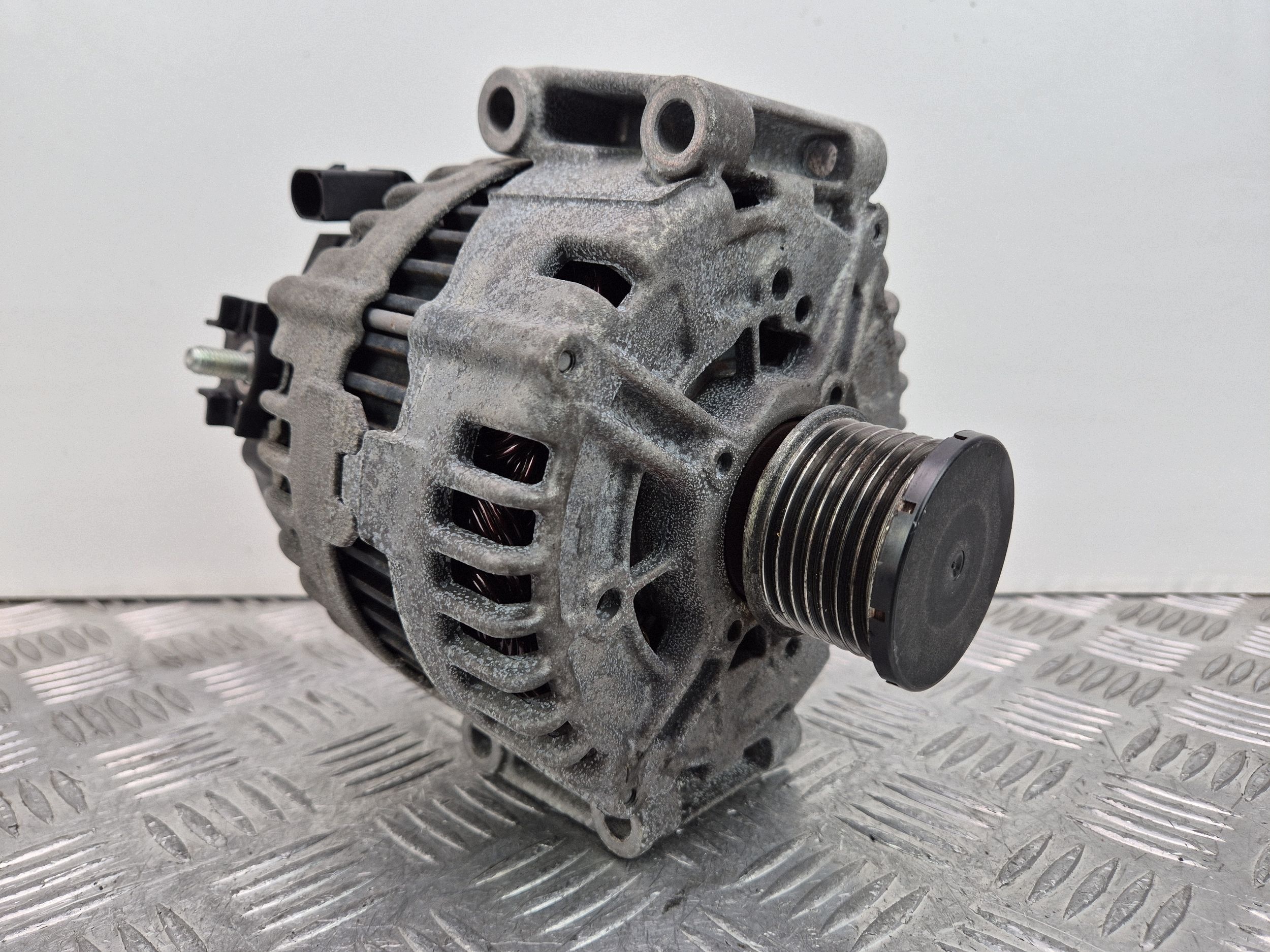 Mercedes E300 CDI W212 3.0 alternátor A0141541302
