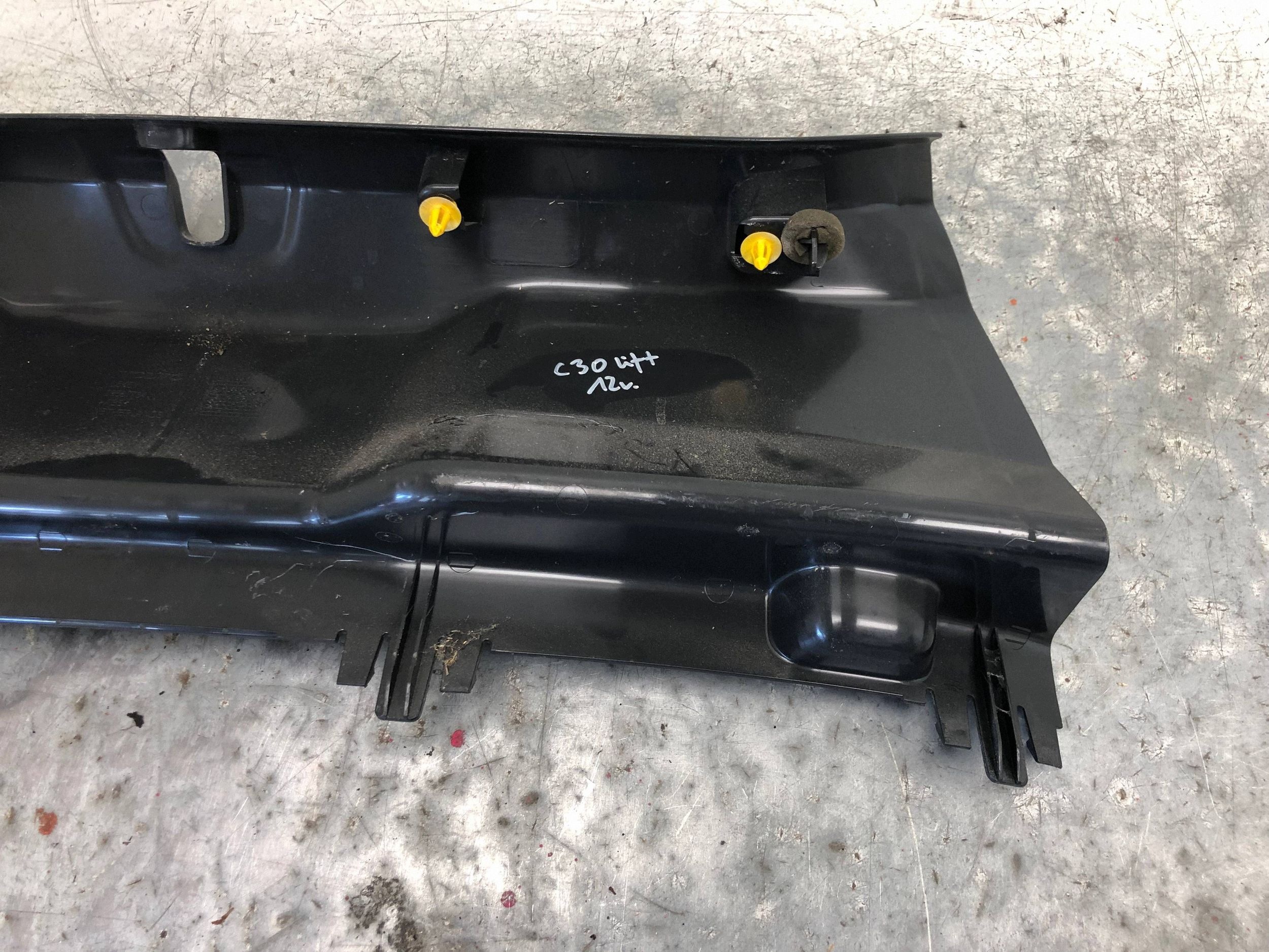 couverture seuil coffre VOLVO C30 LIFT 08687734