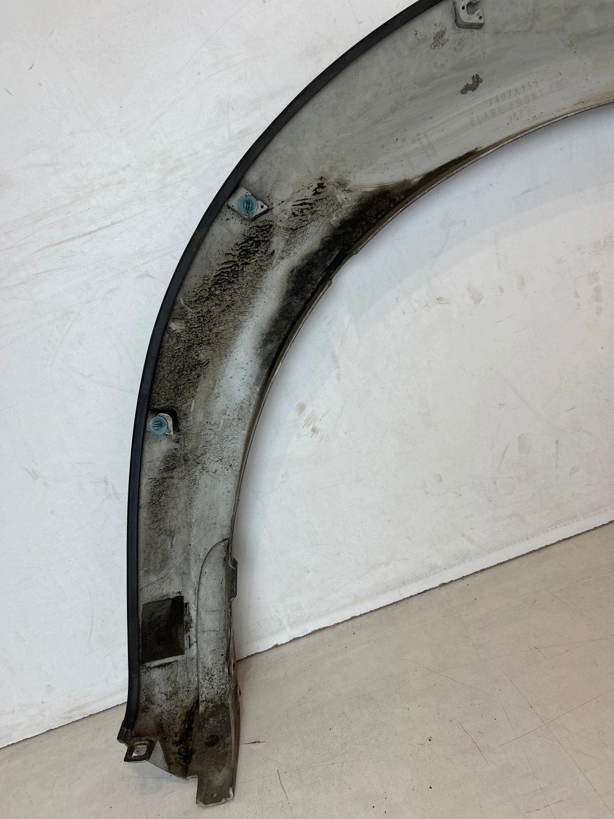 modanatura parafango anteriore sinistra Mitsubishi L200 06-14