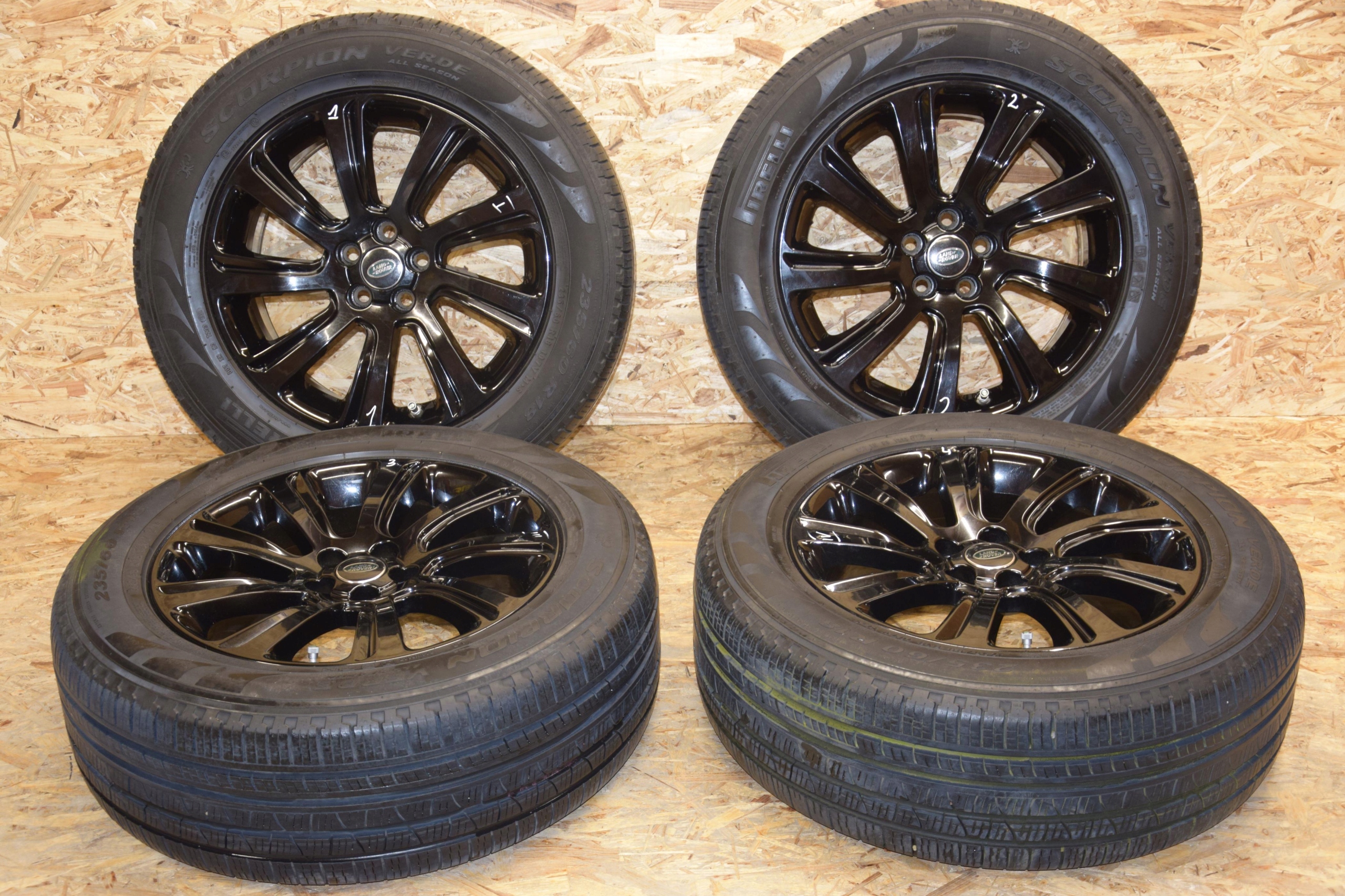 KOŁA FELGA FELGI R18 8JX18 ET45 PIRELLI 235/60R18 LAND ROVER DISCOVERY