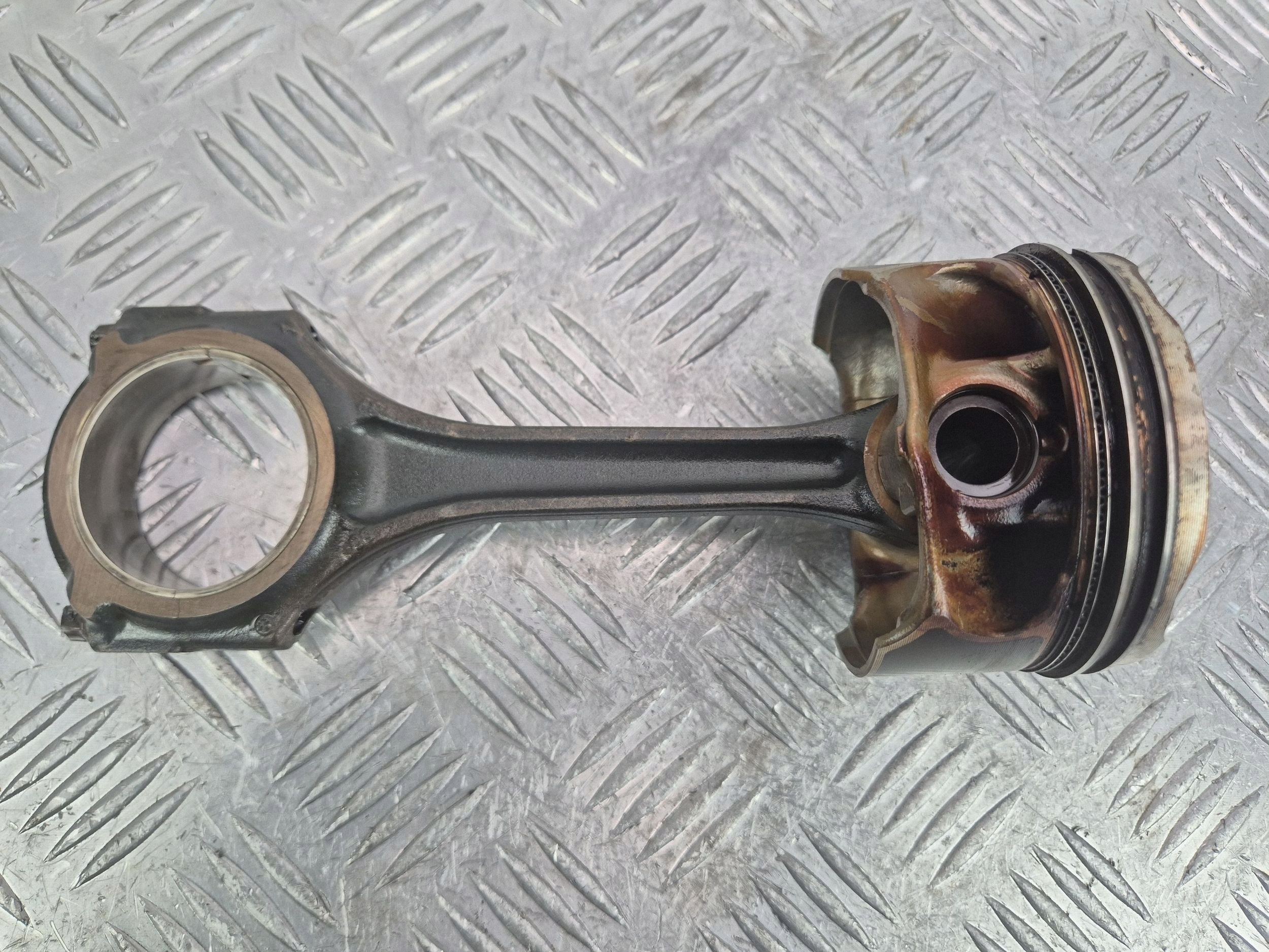 piston with connecting rod Mercedes A200 W176 DFA2700317 270.910