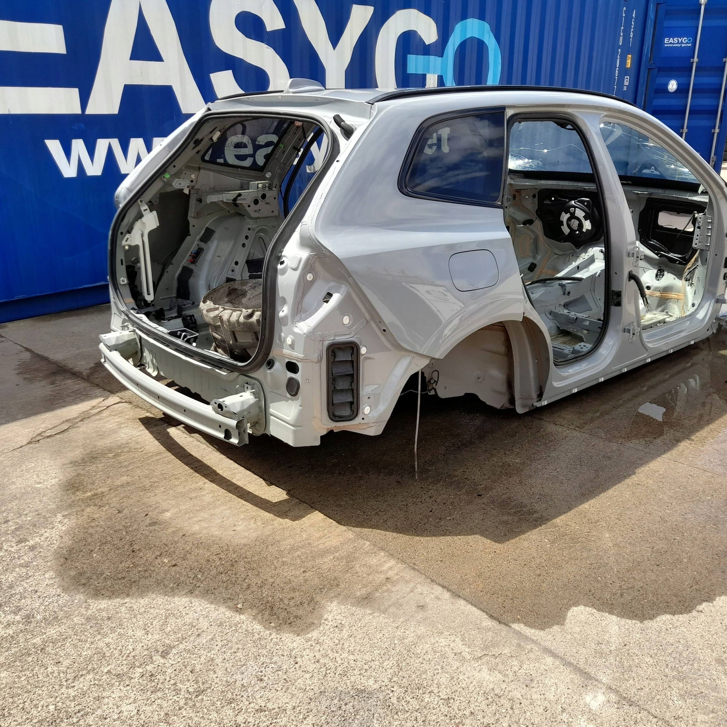 Volvo XC60 II quarter rear right 2017
