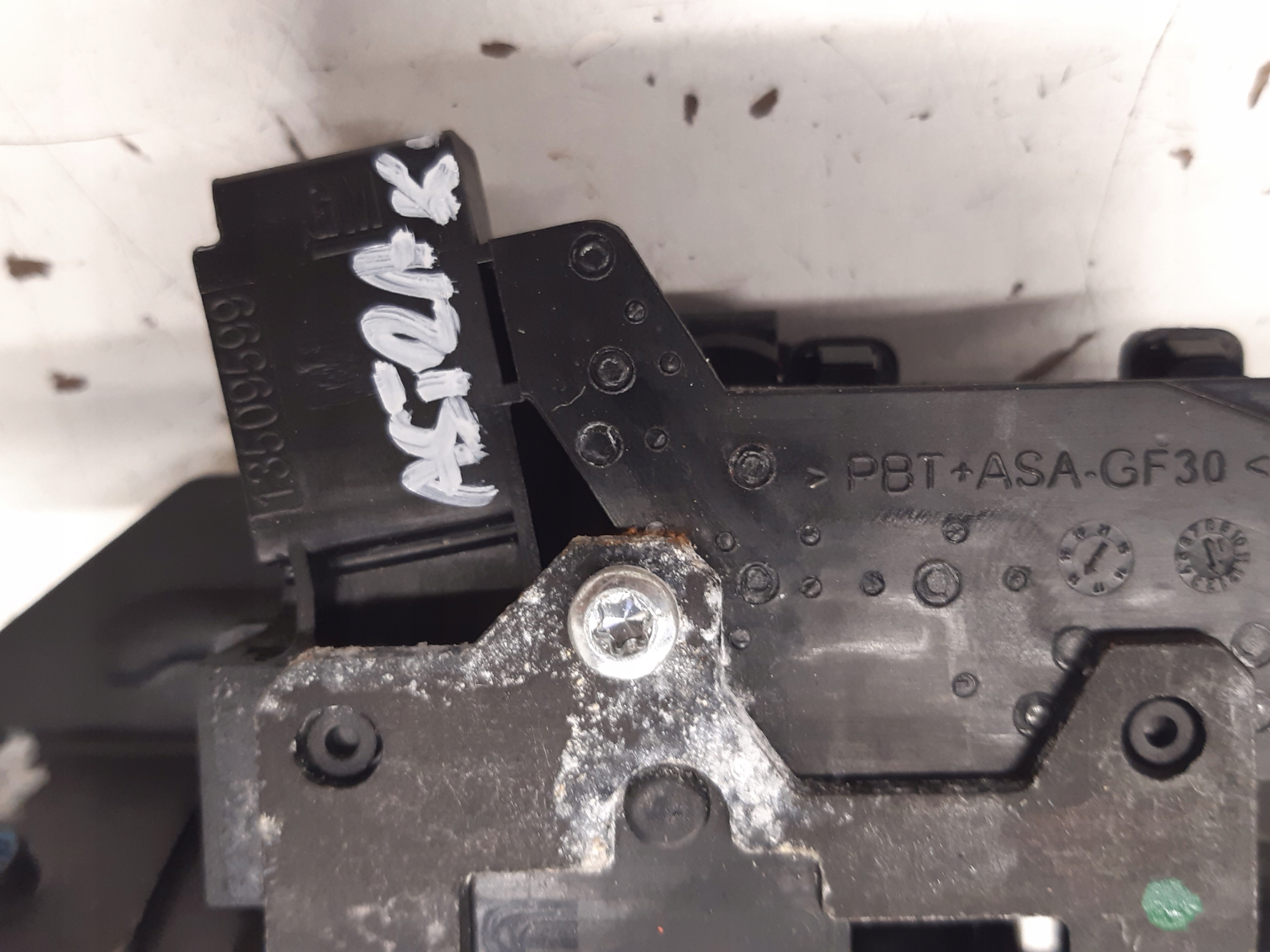 lock bonnet 13509599 Opel Astra K