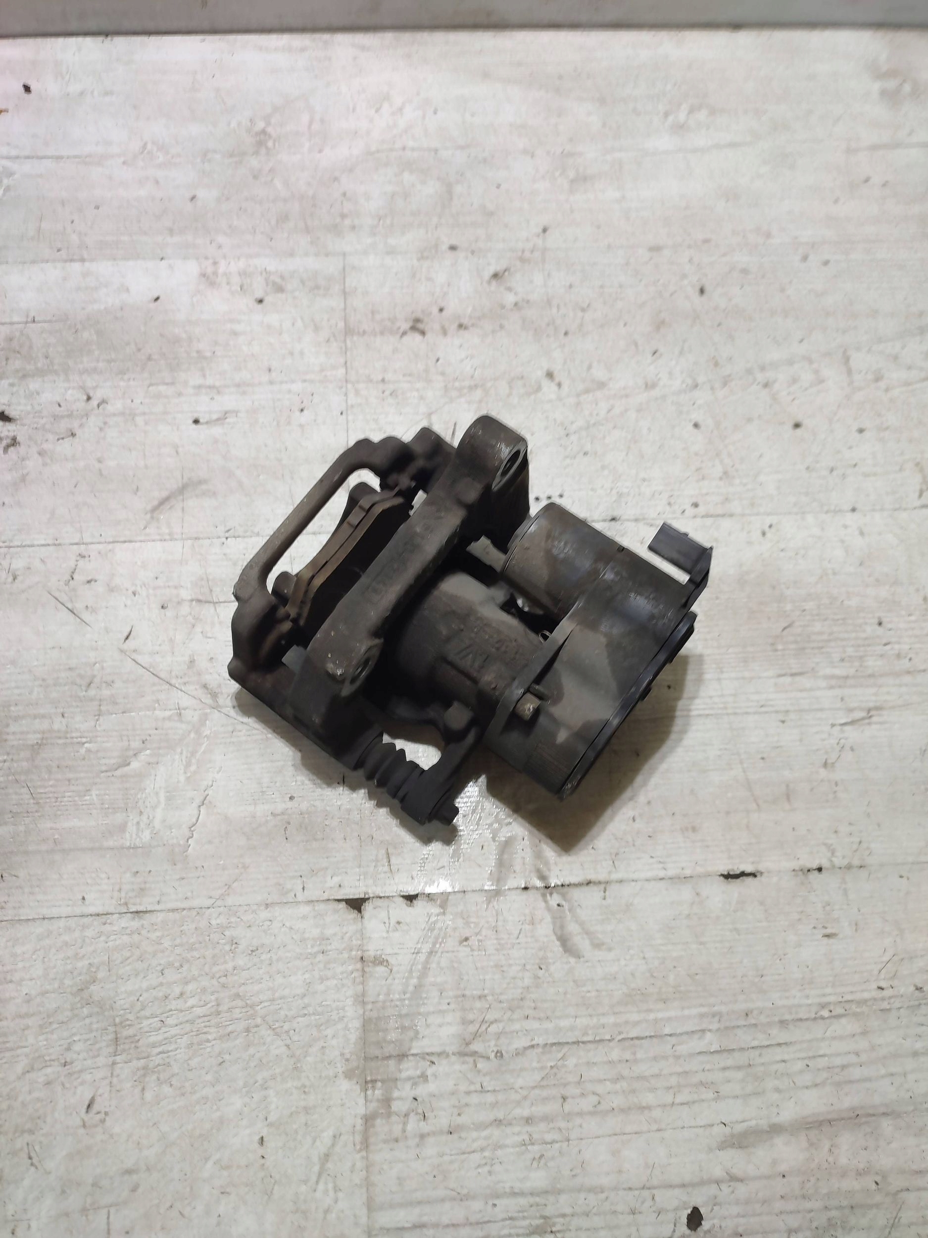 Peugeot 308 2019 rear part side right rear caliper brake