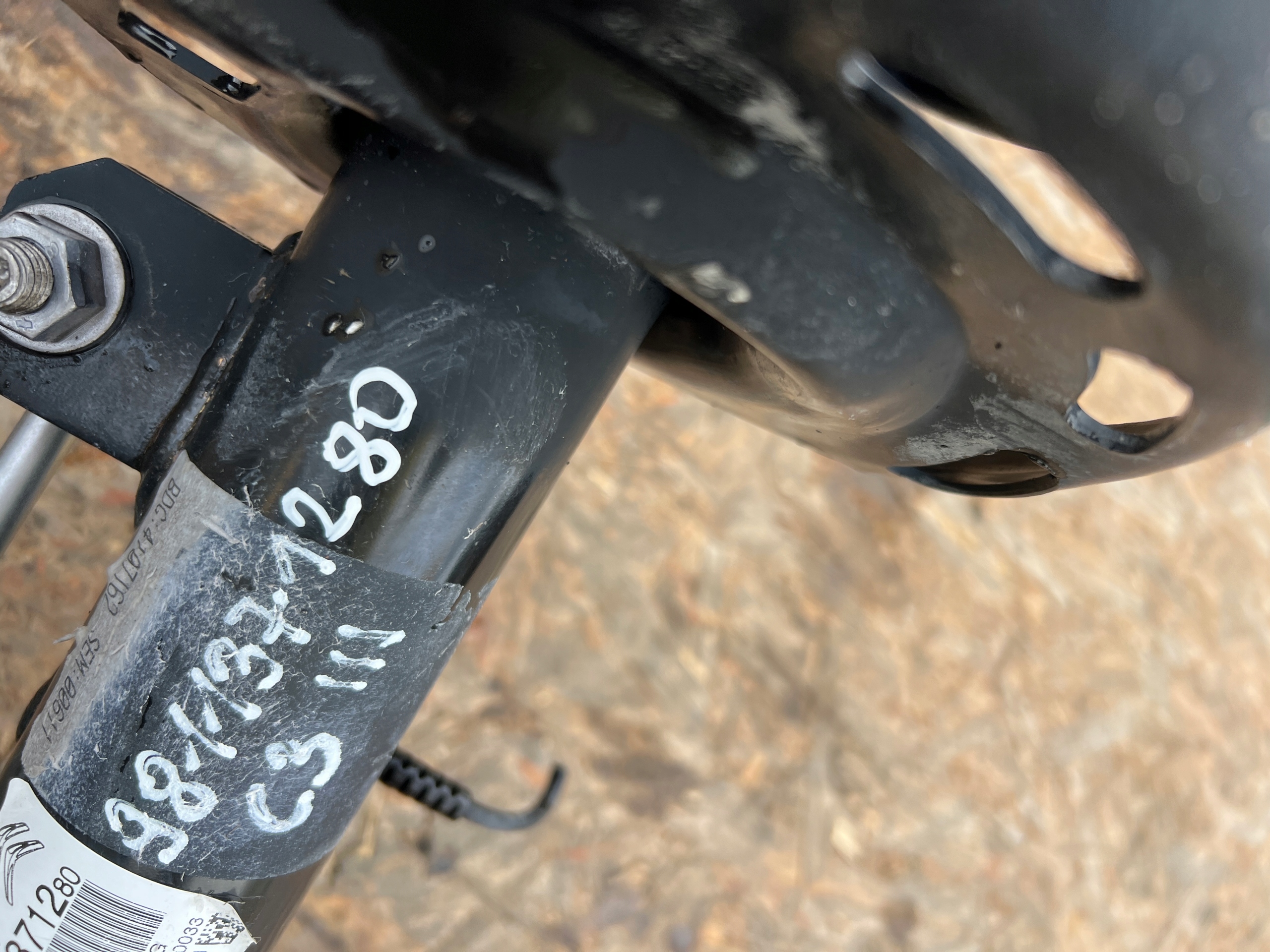 shock absorber swing left CITROEN C3 III 9811371280
