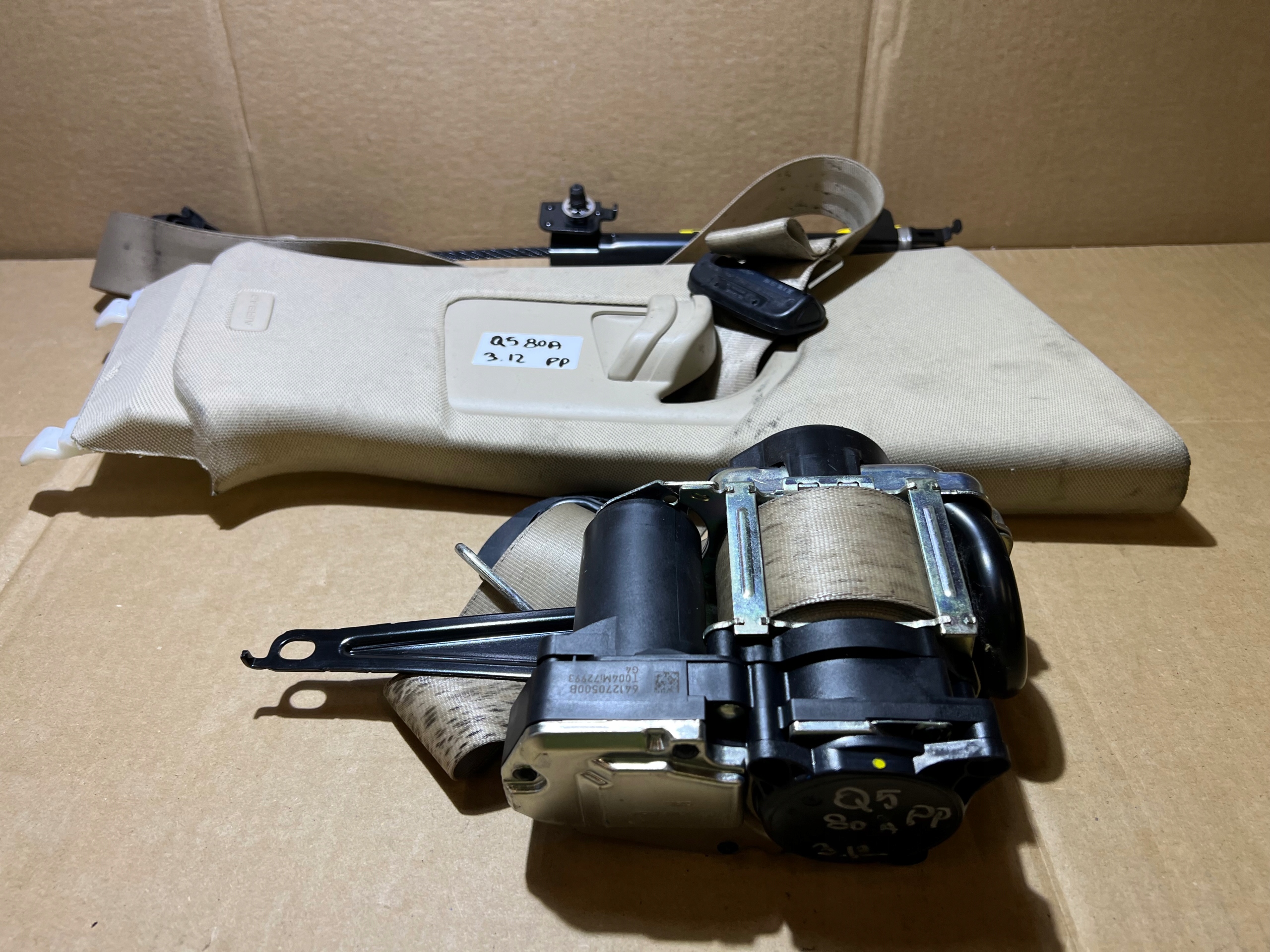 AUDI Q5 80A Gurten Sicherheits rechts vorne Spanner 80A857706K 80A857620