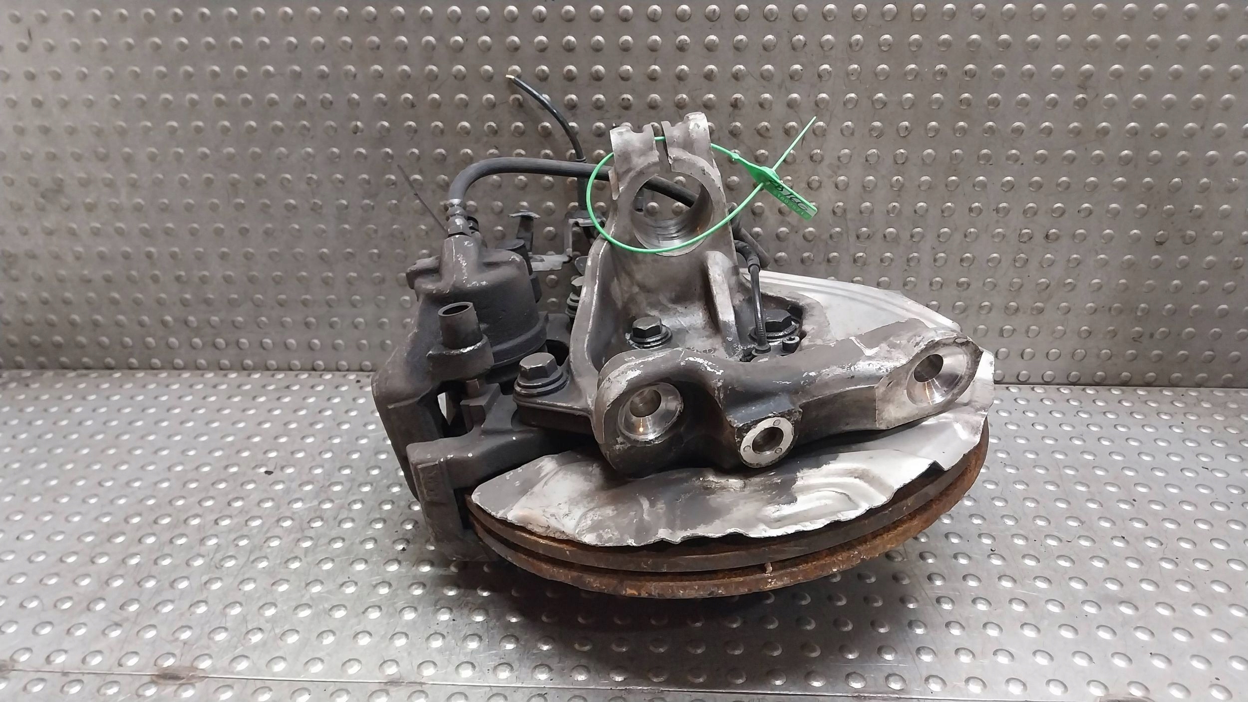swing of the pivot caliper left front 6764443 BMW E90 E91 E92 E93 E81 E82 E87