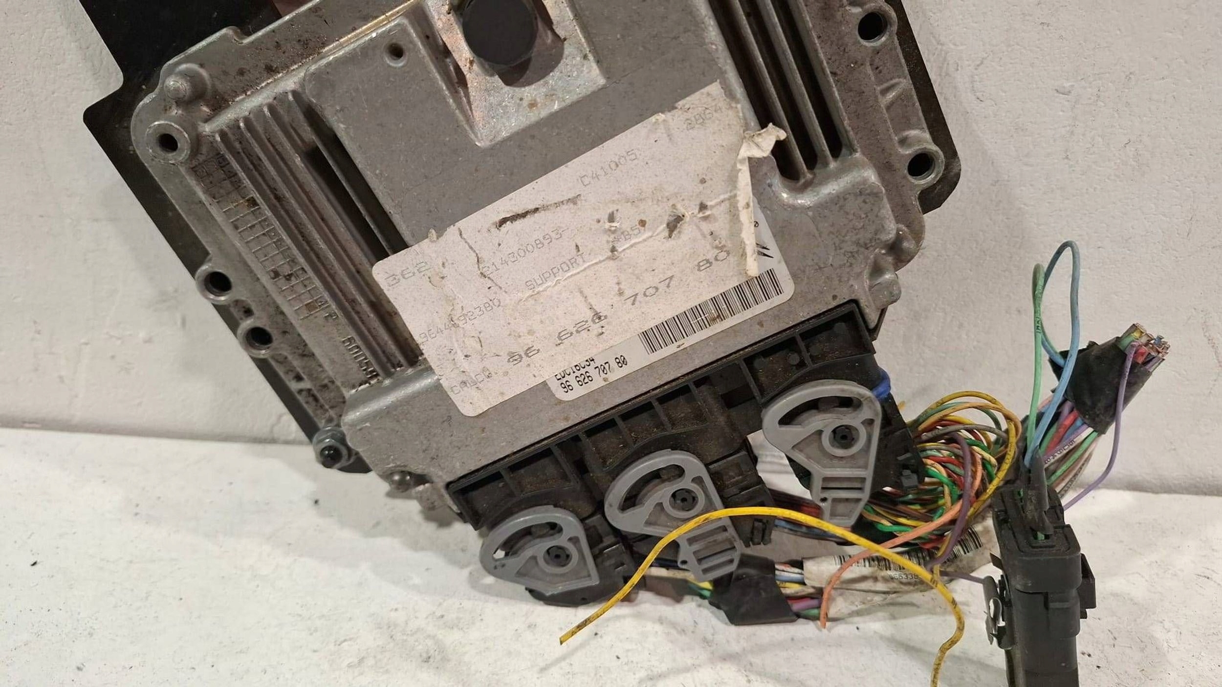 control unit of the engine computer 0281011966 Citroen Peugeot 1.6 HDI