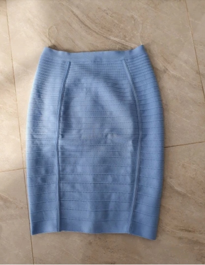 SPÓDNICA MIDI BANDAŻOWA PROSTA OBCISŁA DOPASOWANA Materiał dominujący rayon