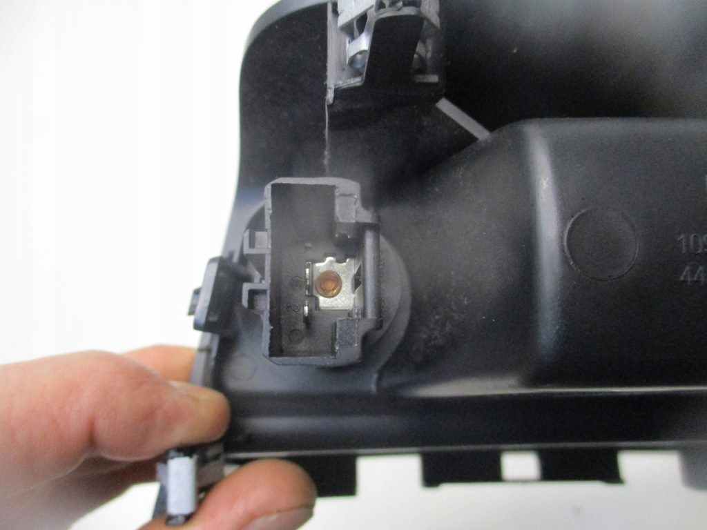 панель 12V peugeot 208